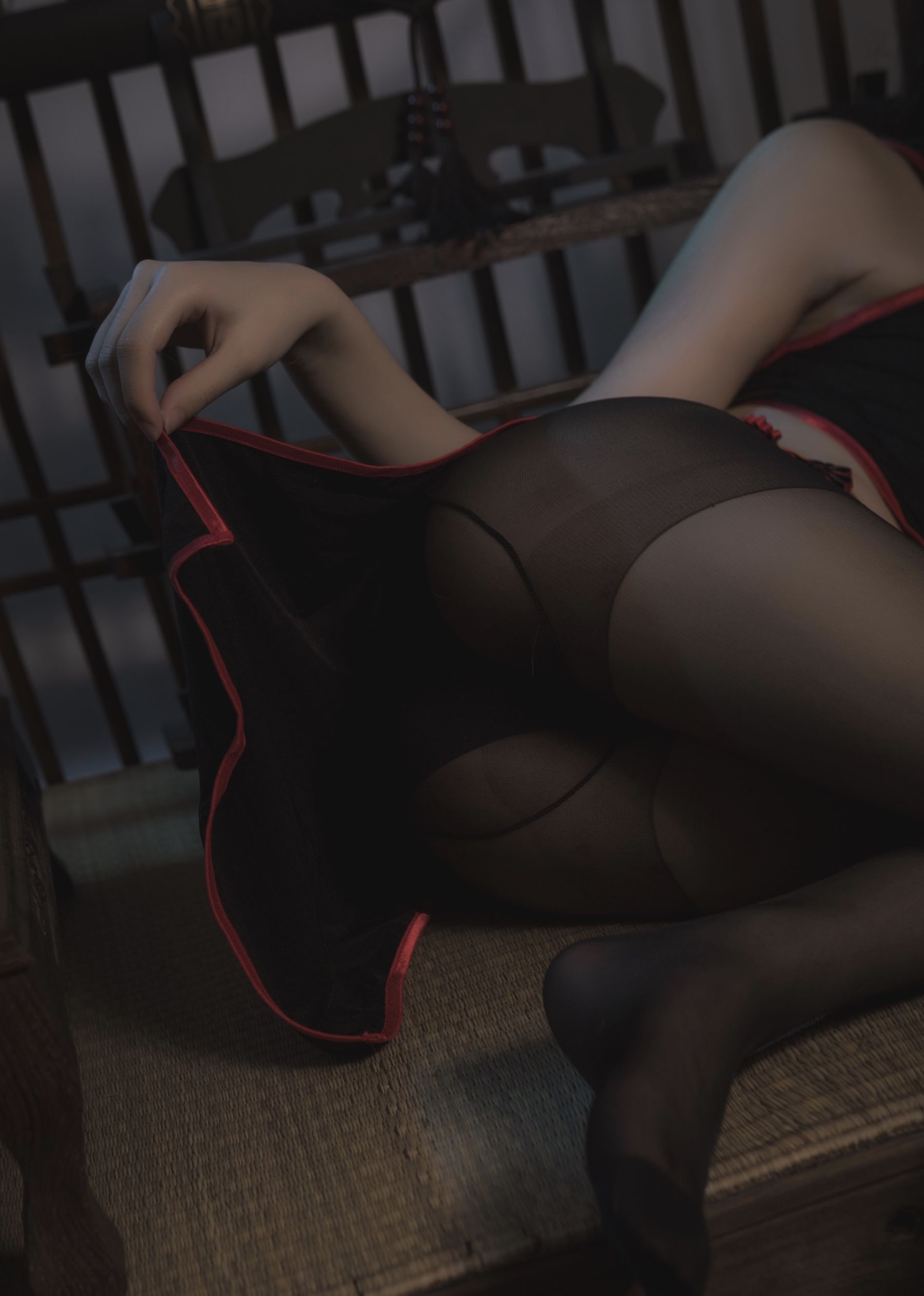 动漫博主南桃Momoko 黑旗袍 [25P] - 秀人网免费无水印在线套图写真