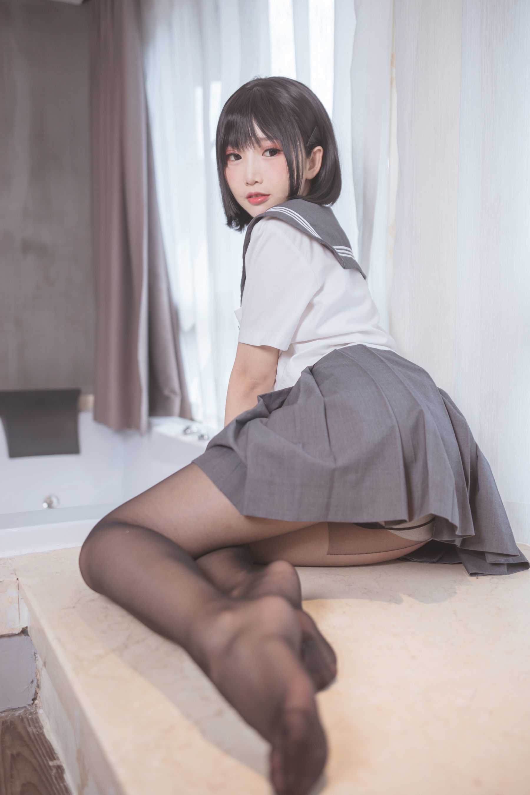 [萝莉COS] 面饼仙儿 – 脑内少女 黑丝JK [25P] - 秀人网免费无水印在线套图写真