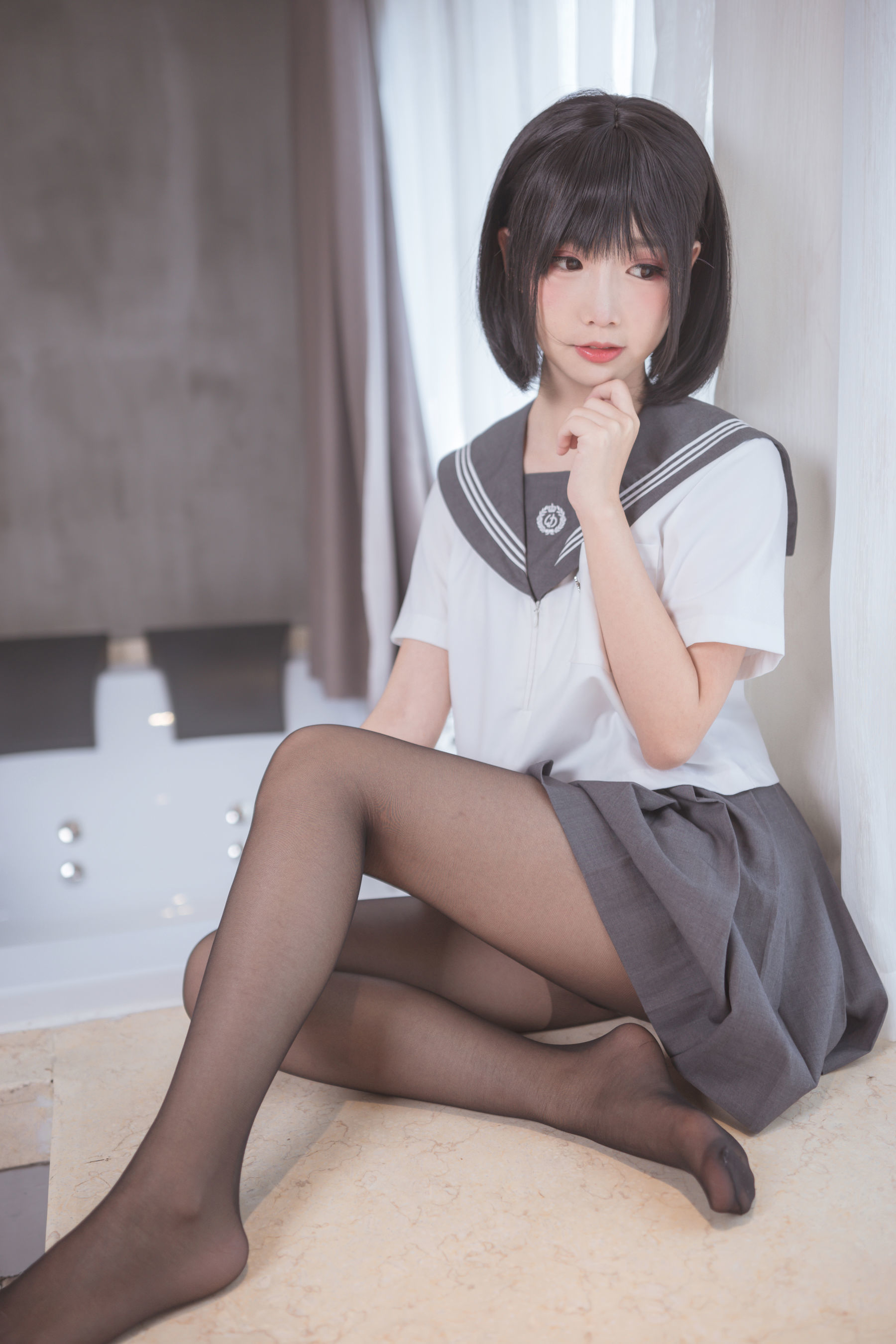 [萝莉COS] 面饼仙儿 – 脑内少女 黑丝JK [25P] - 秀人网免费无水印在线套图写真