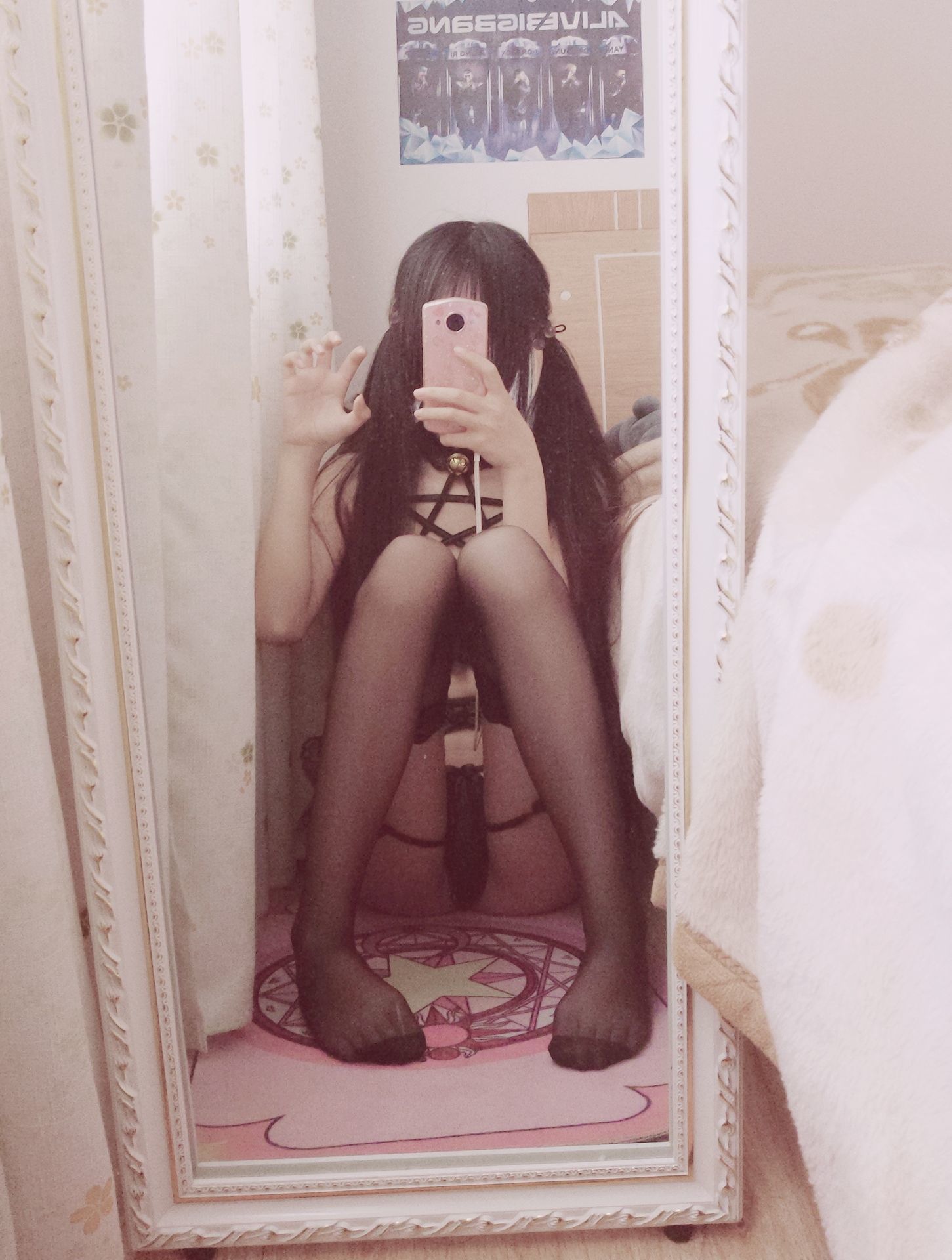 清纯少女五更百鬼 小恶魔 [19P] - 秀人网免费无水印在线套图写真