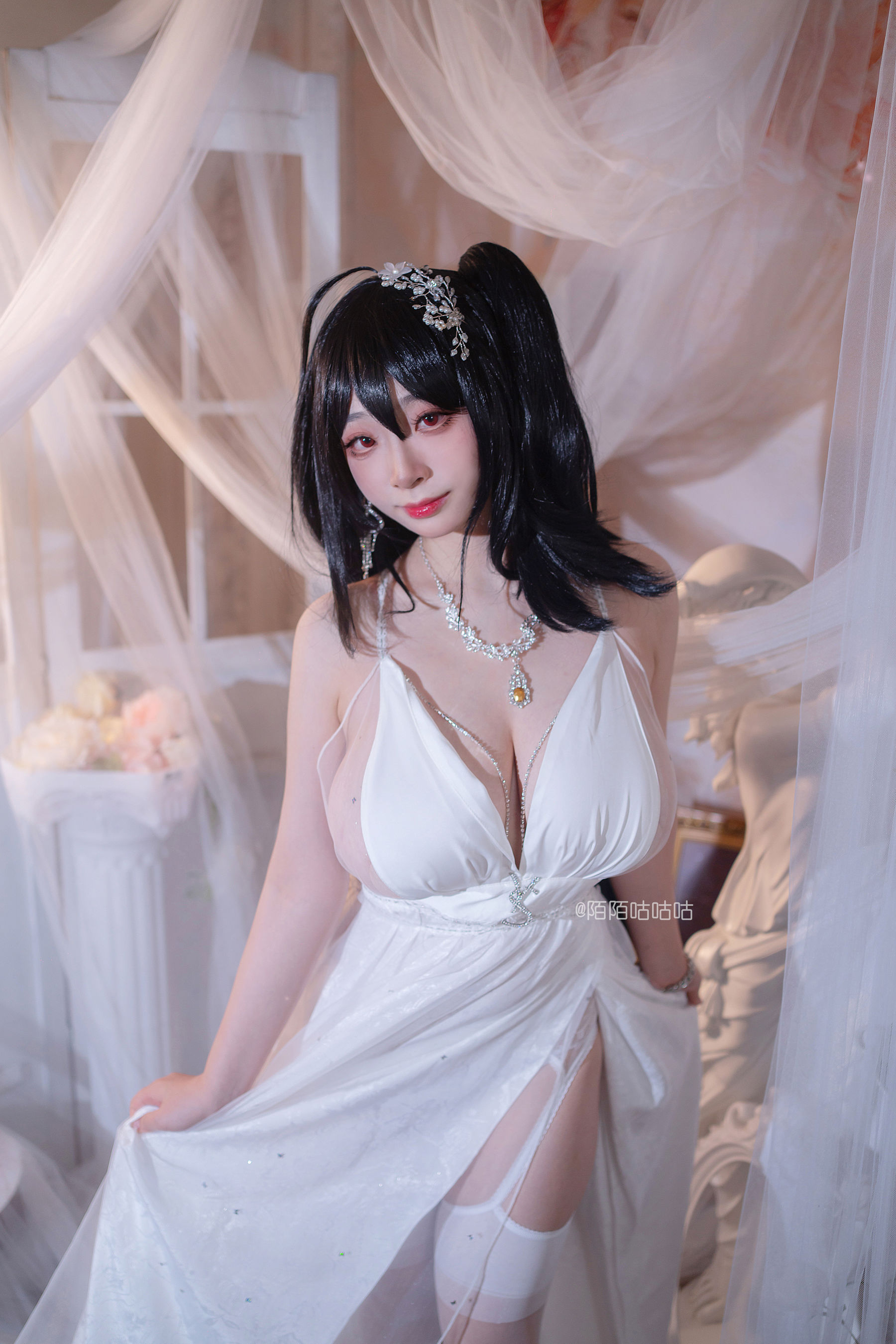 Cosplay美女韶陌陌 – 大凤 婚纱 [18P] - 秀人网免费无水印在线套图写真