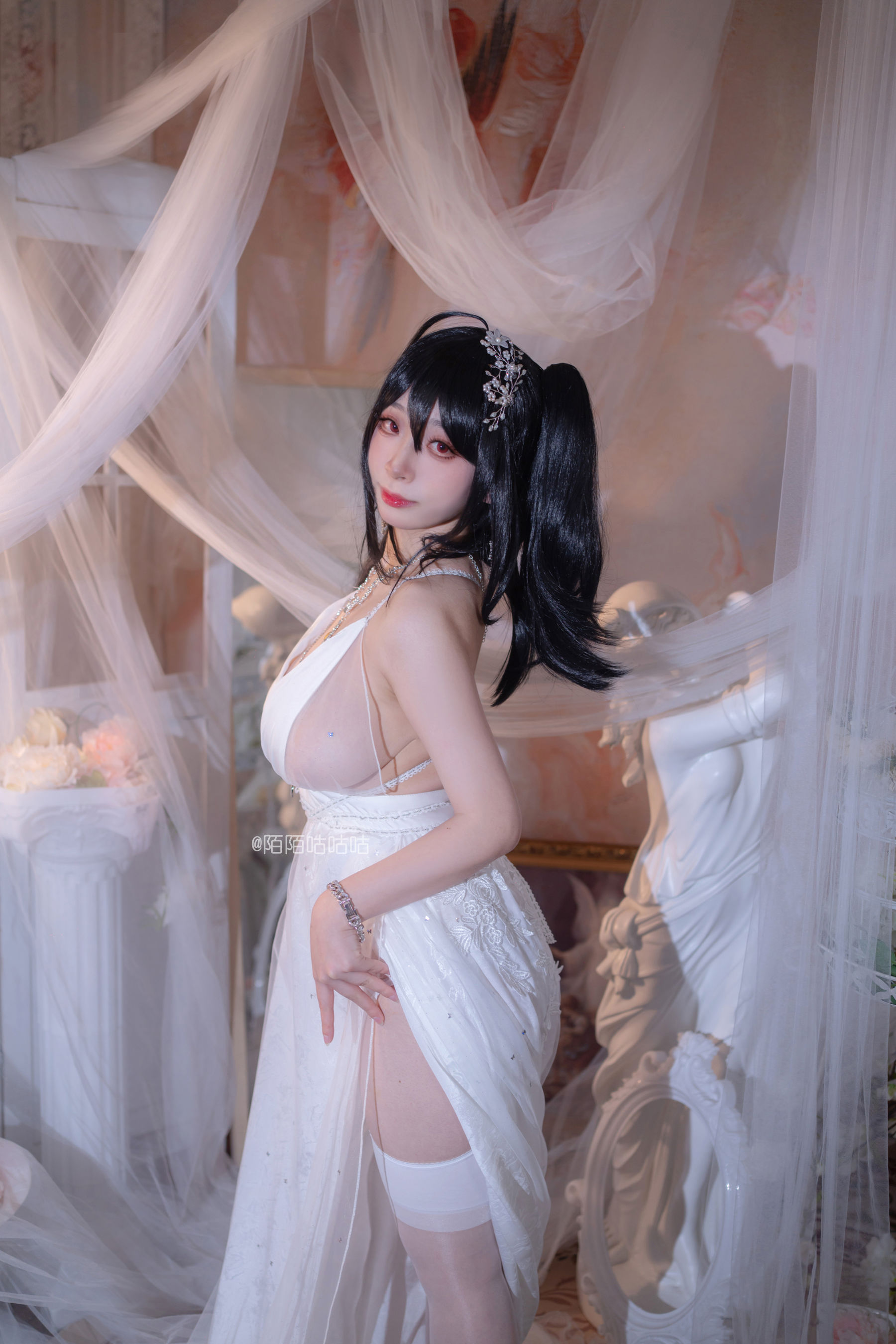 Cosplay美女韶陌陌 – 大凤 婚纱 [18P] - 秀人网免费无水印在线套图写真