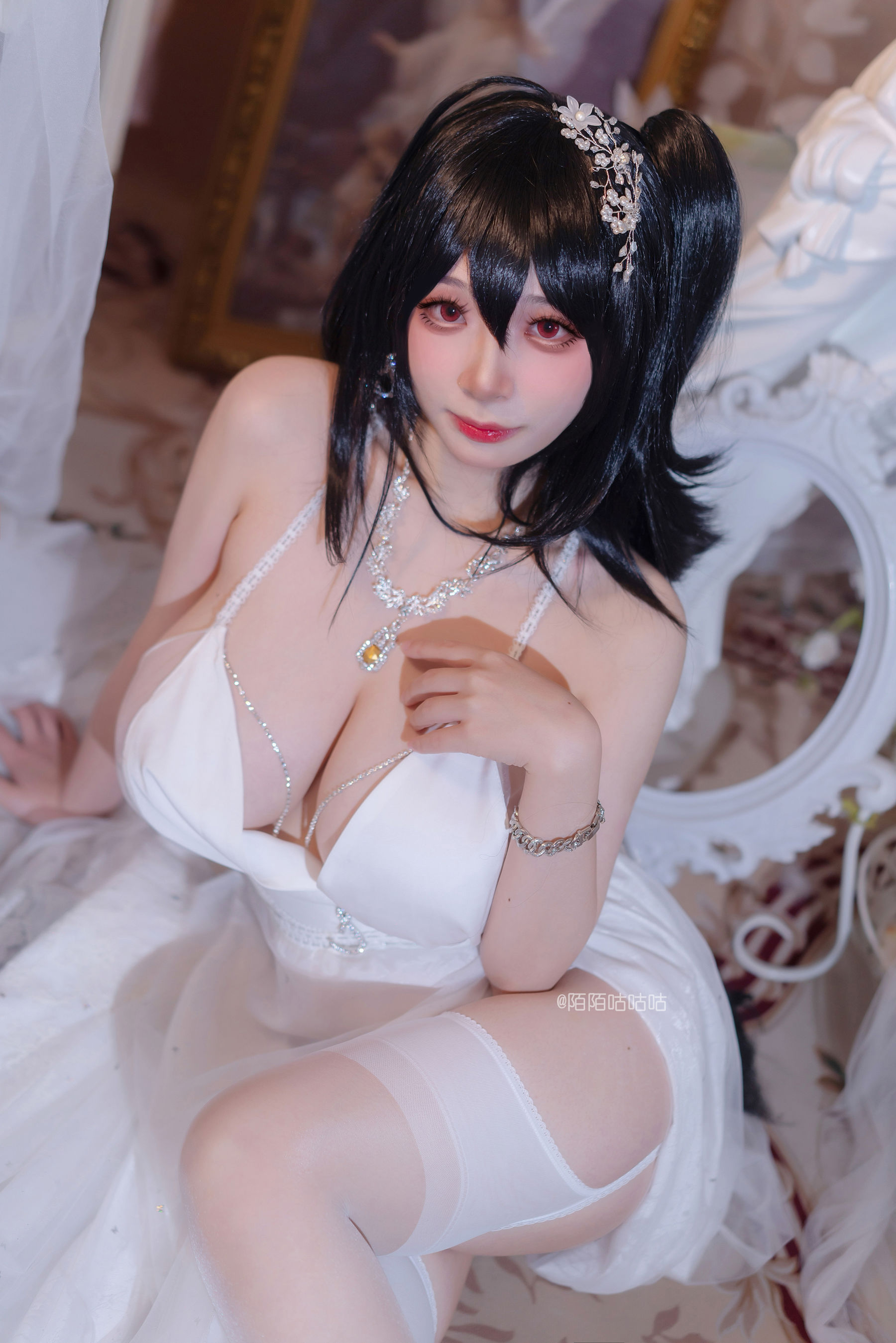 Cosplay美女韶陌陌 – 大凤 婚纱 [18P] - 秀人网免费无水印在线套图写真