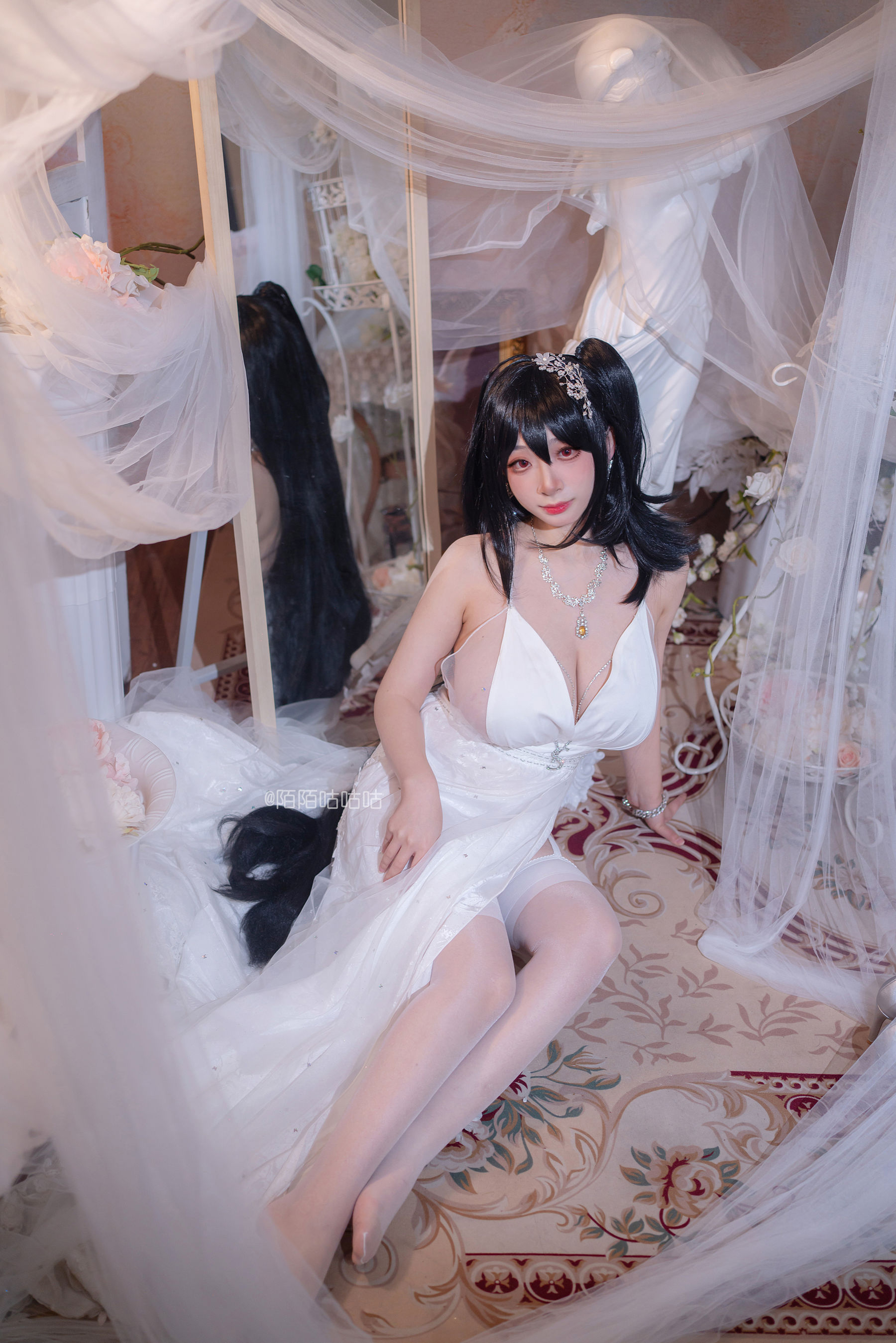 Cosplay美女韶陌陌 – 大凤 婚纱 [18P] - 秀人网免费无水印在线套图写真