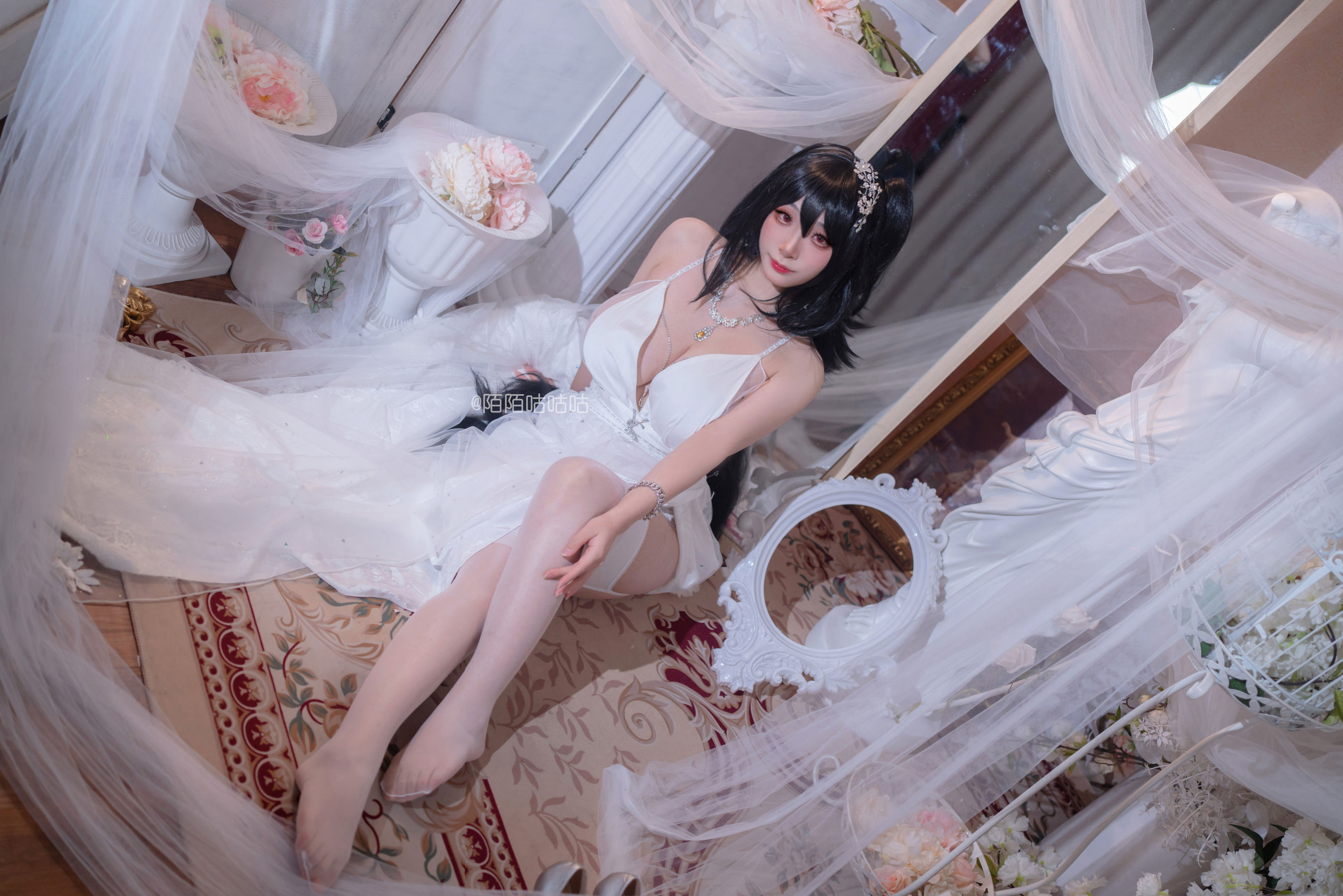 Cosplay美女韶陌陌 – 大凤 婚纱 [18P] - 秀人网免费无水印在线套图写真