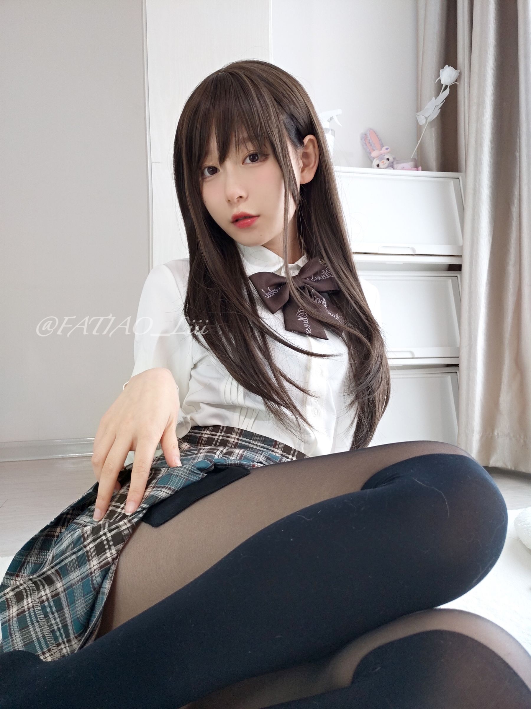 迷之呆梨(发条少女)[fantia] – 先輩、何見てん？ [33P] - 秀人网免费无水印在线套图写真