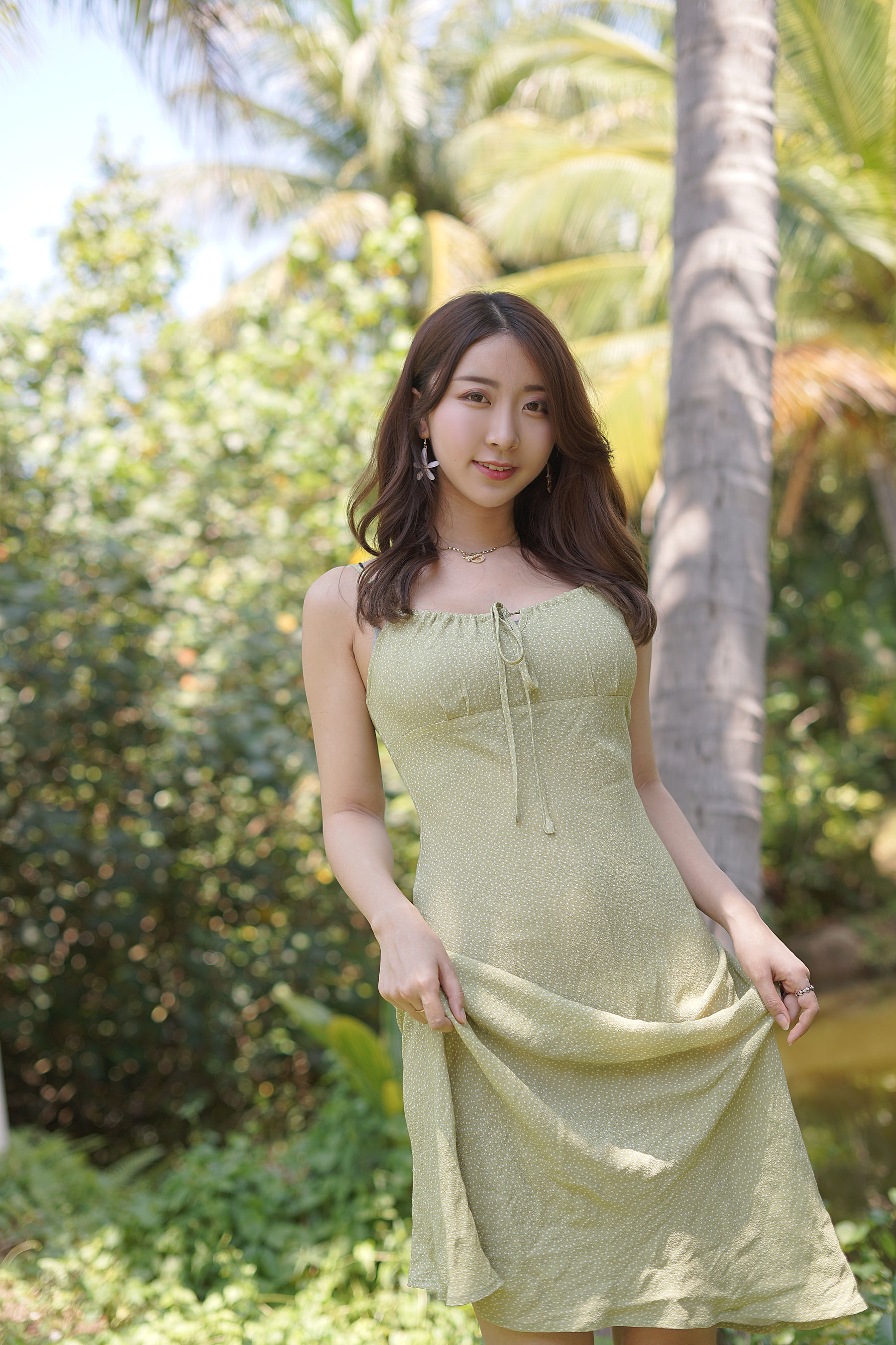 人气Coser黑川 – 海岛之旅 绿色连衣裙 [17P] - 秀人网免费无水印在线套图写真