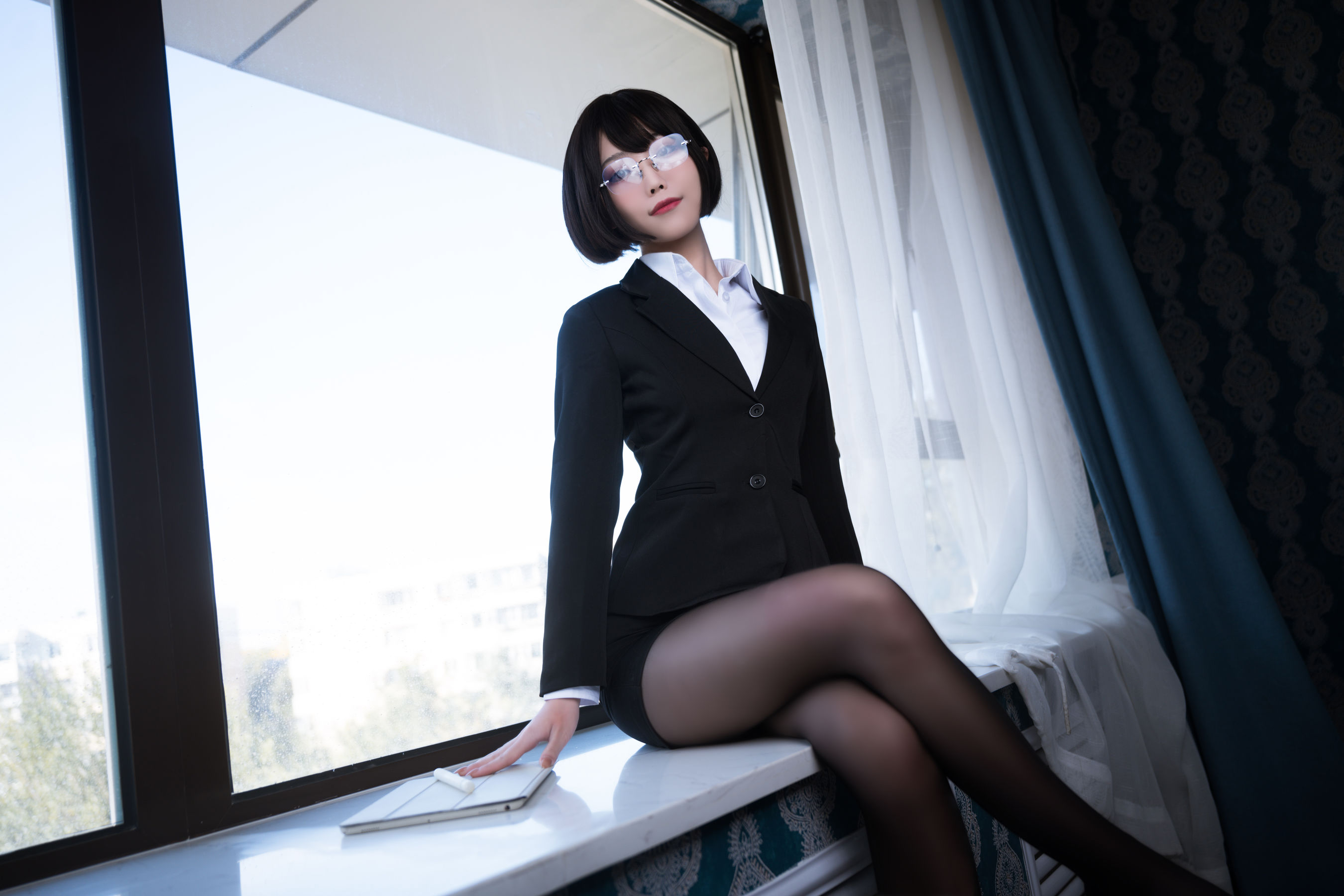 Cosplay汪知子 – 黑丝OL [16P] - 秀人网免费无水印在线套图写真