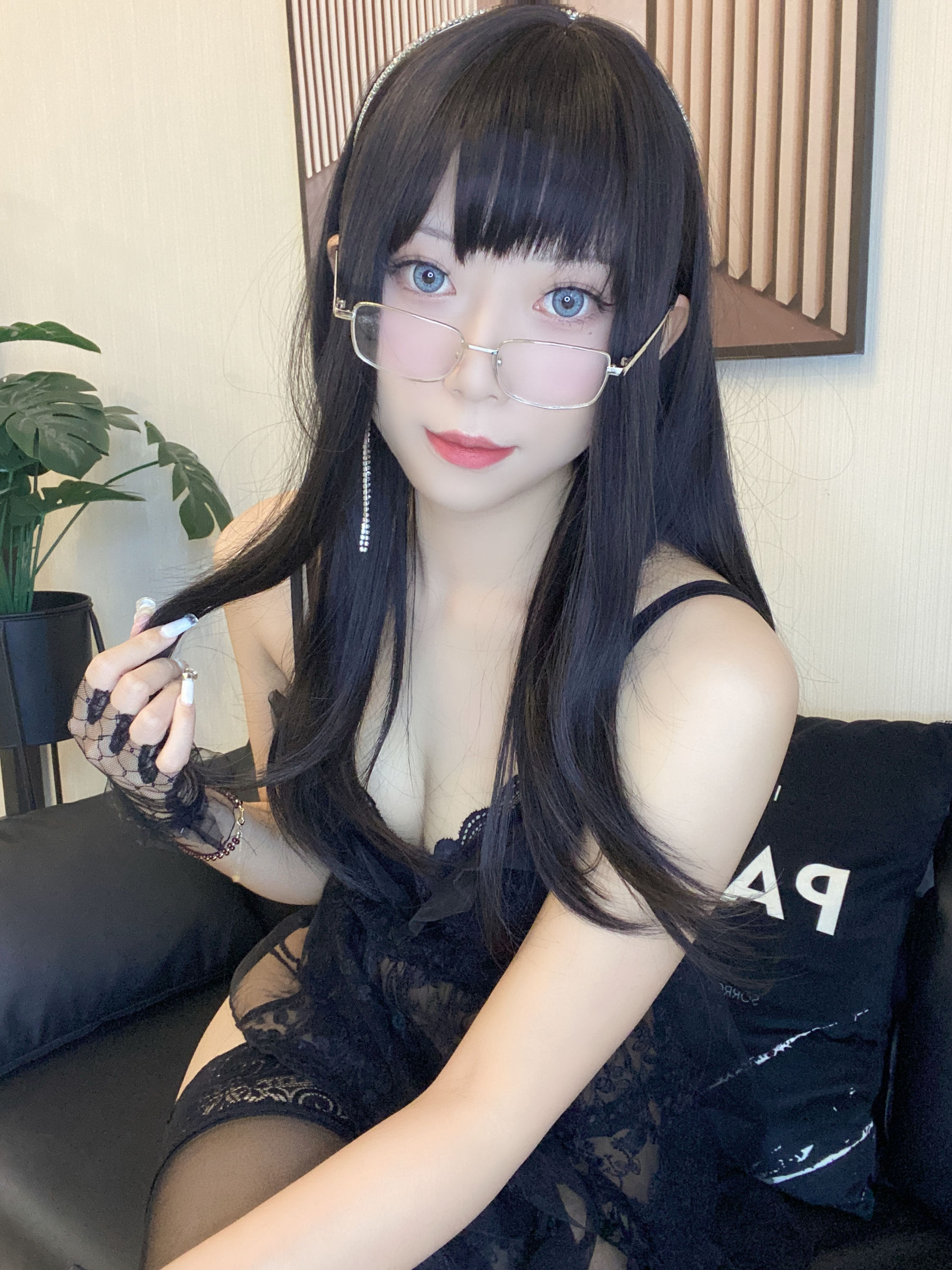 动漫博主Money冷冷 – 蕾丝裙 [76P] - 秀人网免费无水印在线套图写真