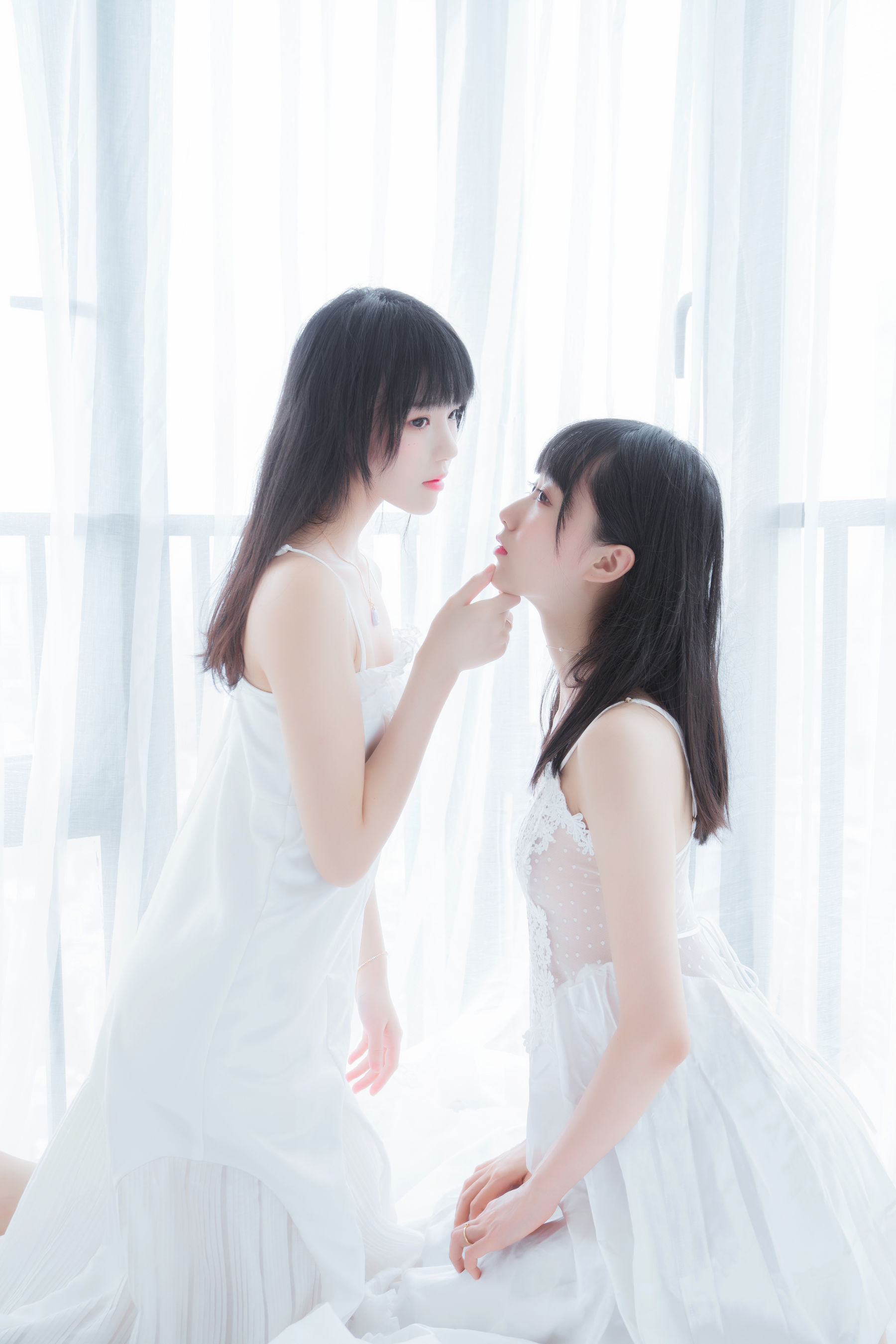 萌系小姐姐木绵绵OwO&#038;桜桃喵 朝(白裙×白裙) [58P] - 秀人网免费无水印在线套图写真