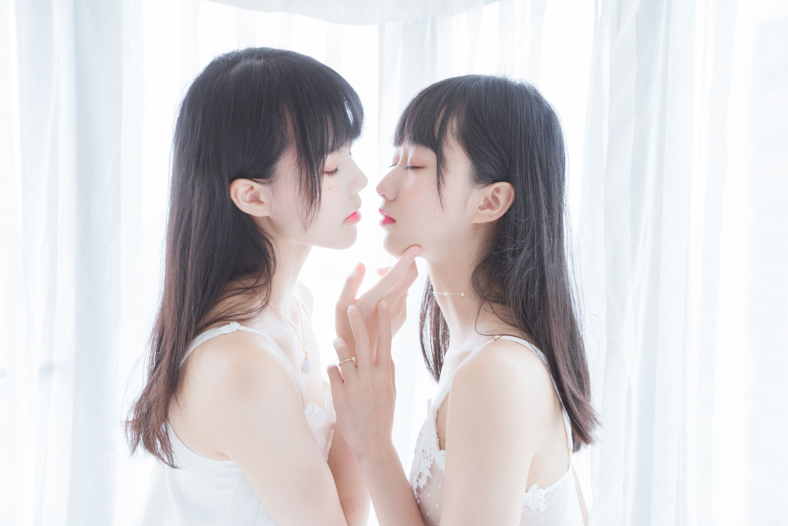 萌系小姐姐木绵绵OwO&#038;桜桃喵 朝(白裙×白裙) [58P] - 秀人网免费无水印在线套图写真