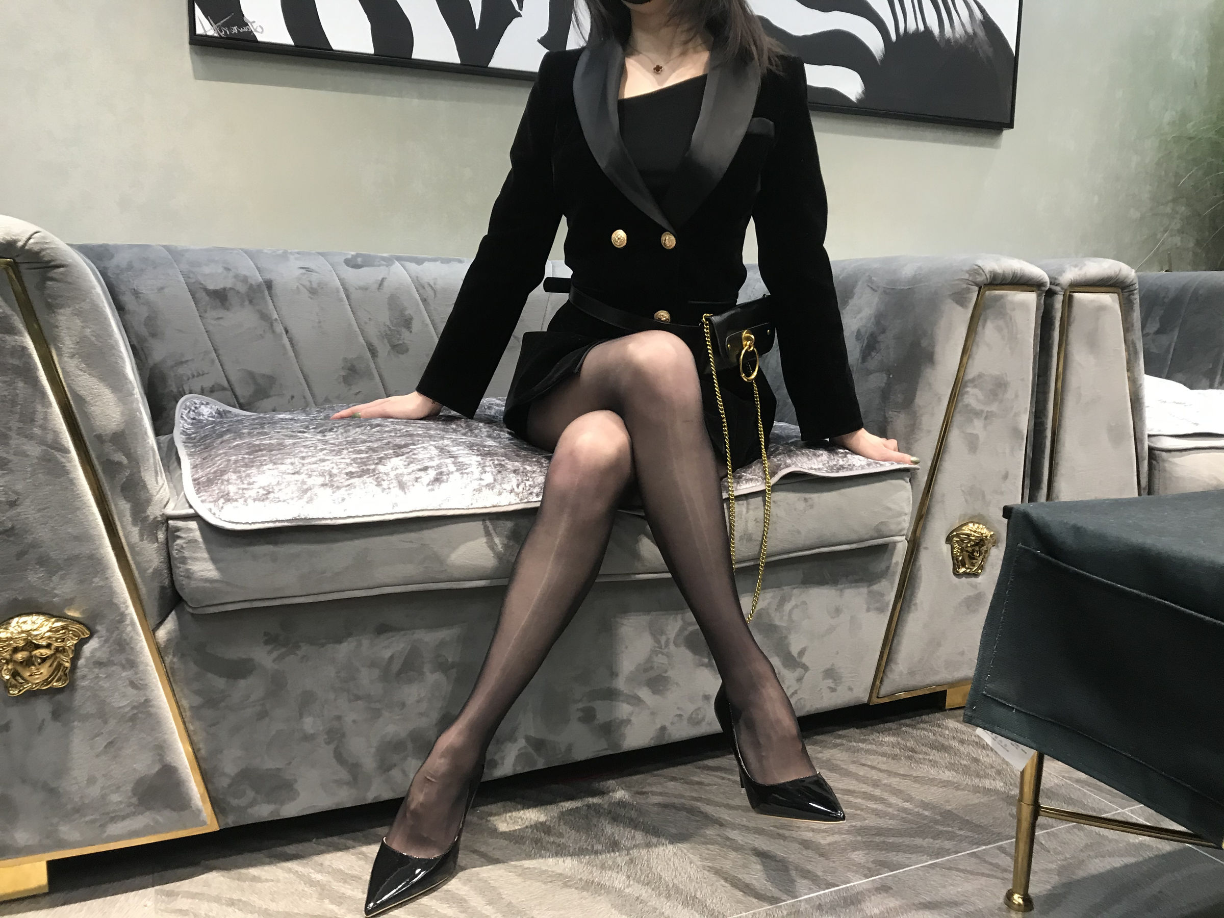丝足博主麋鹿_Monroe 2020.03.15 会所黑丝 [18P] - 秀人网免费无水印在线套图写真