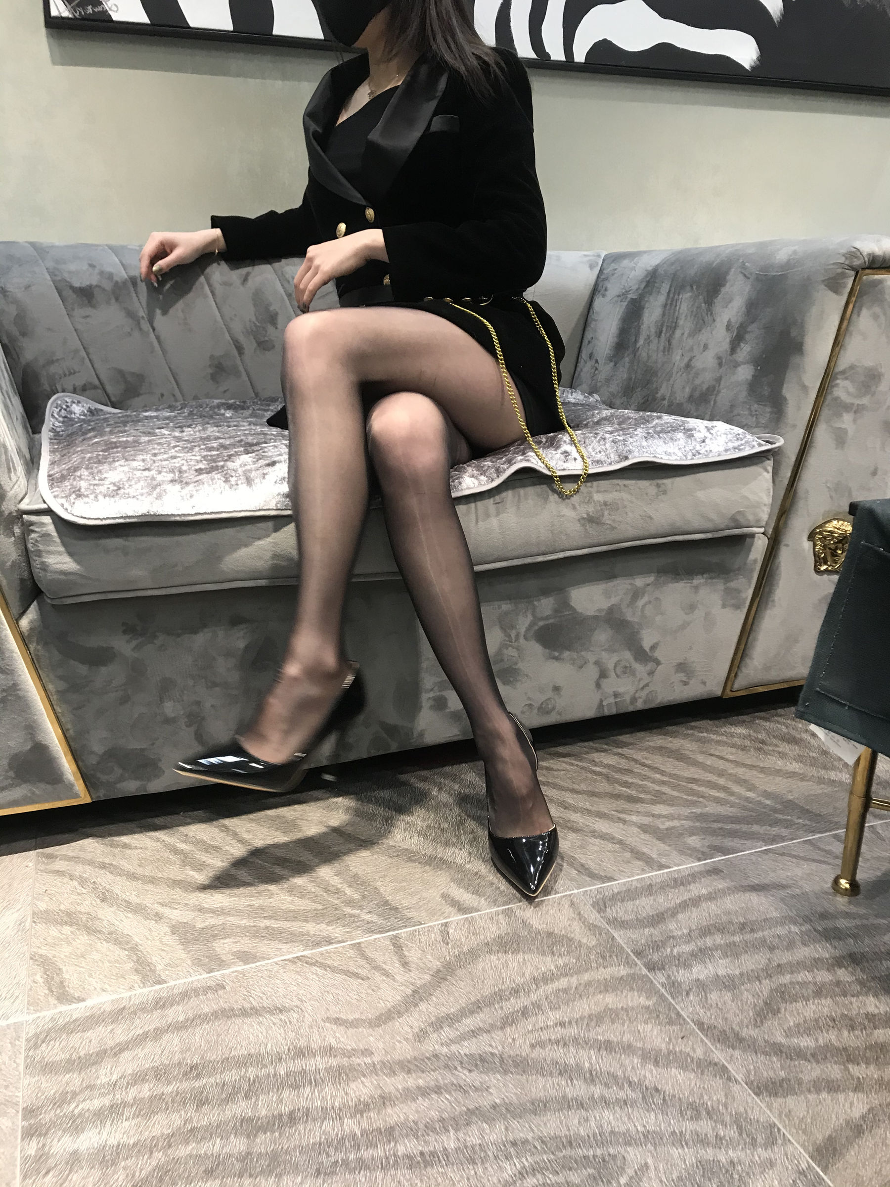 丝足博主麋鹿_Monroe 2020.03.15 会所黑丝 [18P] - 秀人网免费无水印在线套图写真