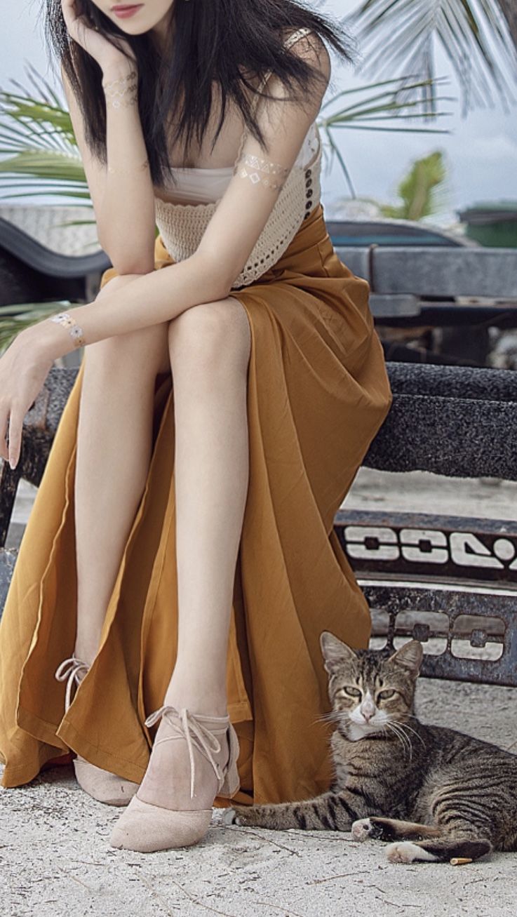 动漫博主南桃Momoko – 黄裤 [10P] - 秀人网免费无水印在线套图写真