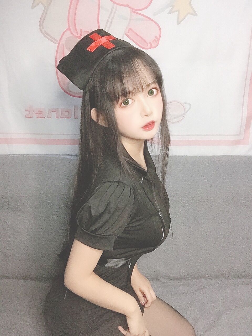 大眼萌妹黑猫猫OvO – 护士喵 [19P] - 秀人网免费无水印在线套图写真