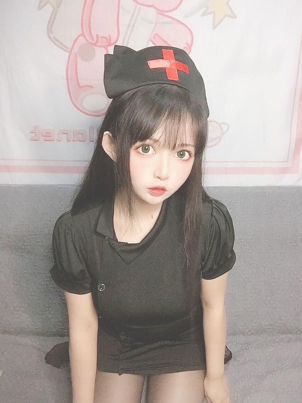 大眼萌妹黑猫猫OvO – 护士喵 [19P] - 秀人网免费无水印在线套图写真