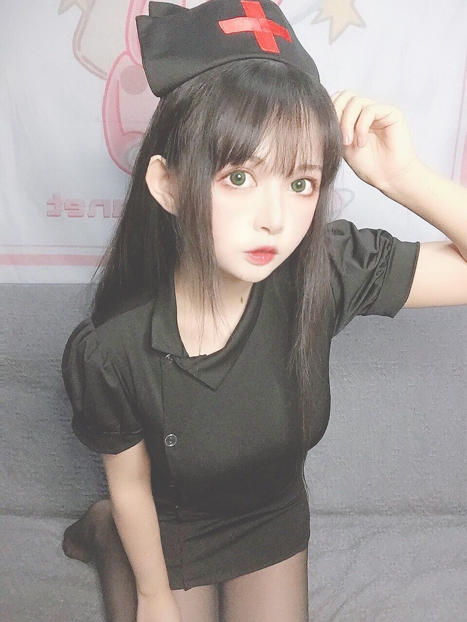 大眼萌妹黑猫猫OvO – 护士喵 [19P] - 秀人网免费无水印在线套图写真