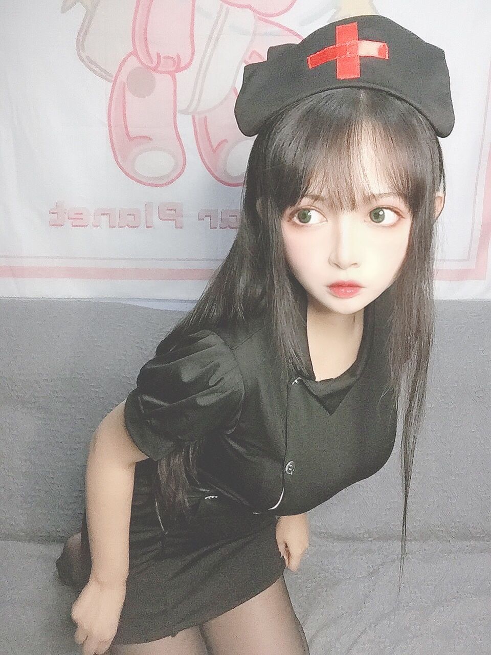 大眼萌妹黑猫猫OvO – 护士喵 [19P] - 秀人网免费无水印在线套图写真