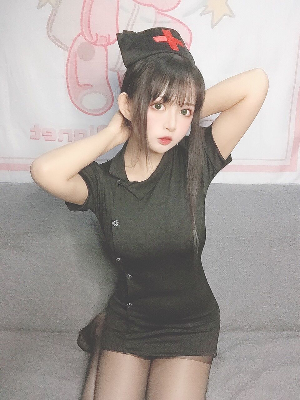 大眼萌妹黑猫猫OvO – 护士喵 [19P] - 秀人网免费无水印在线套图写真