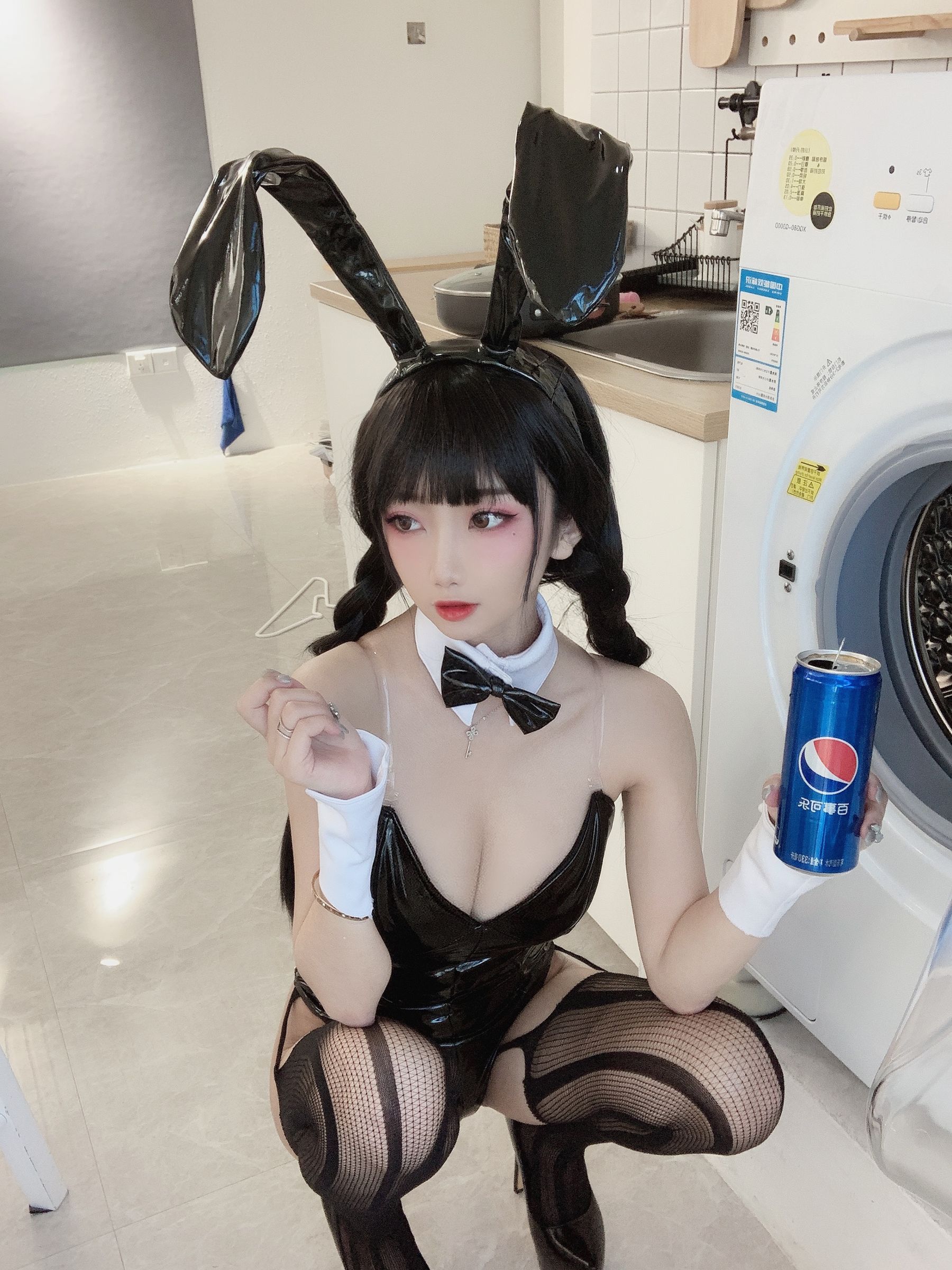 白嫩美少女鬼畜瑶 – 黑色兔女郎 [40P] - 秀人网免费无水印在线套图写真