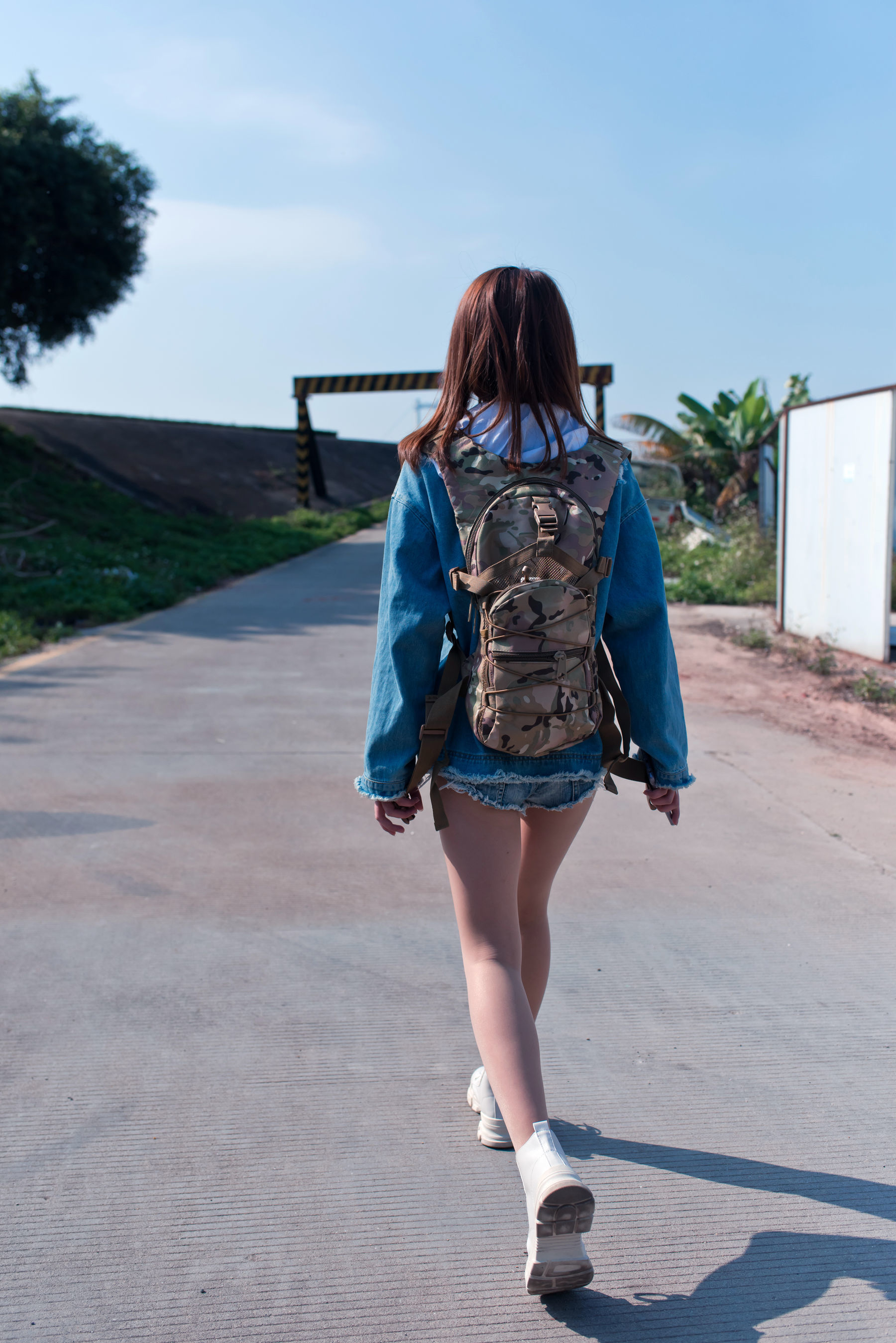 尤物清水由乃 御风街拍 轻水海鸥岛RS牛仔街拍 [100P] - 秀人网免费无水印在线套图写真