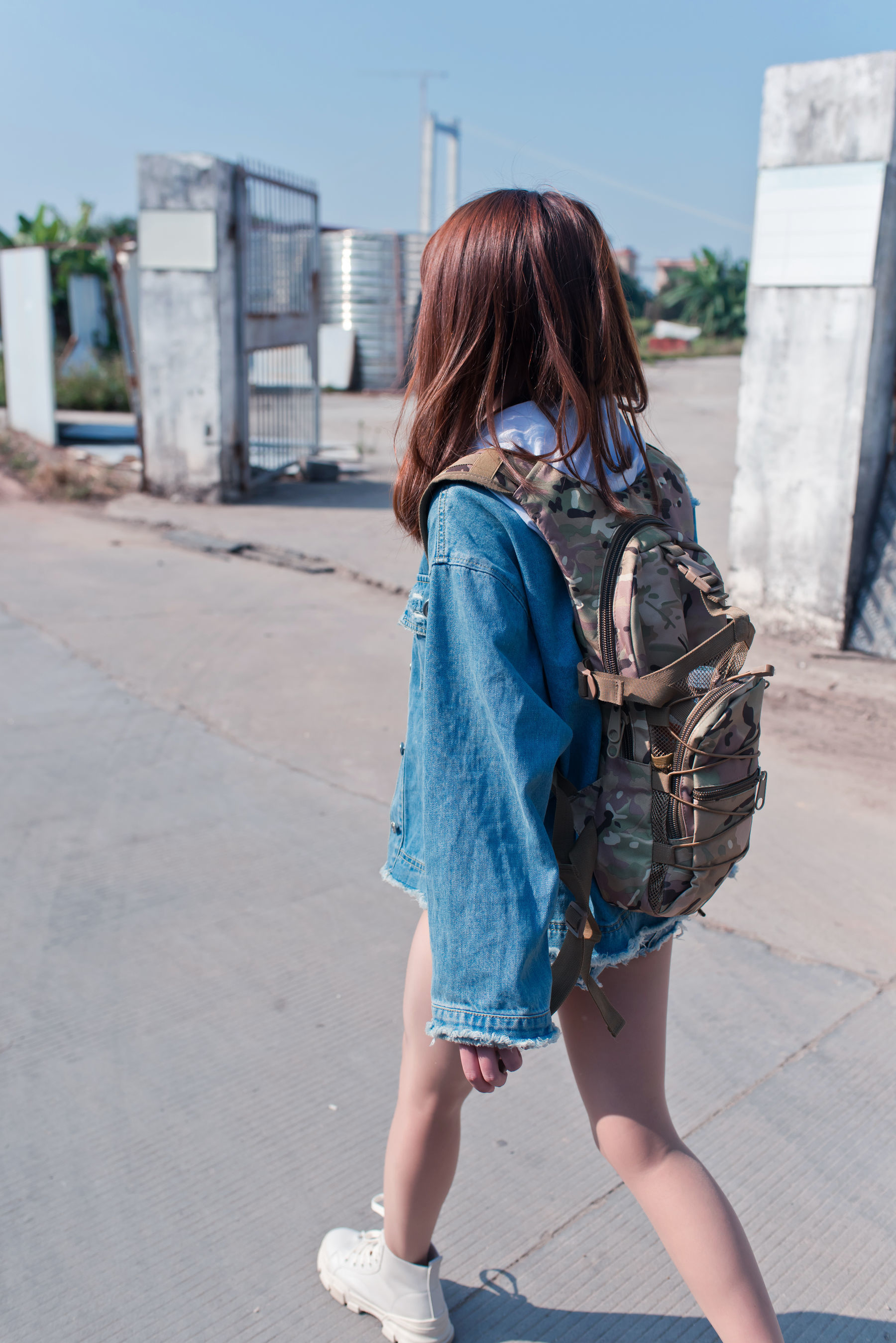 尤物清水由乃 御风街拍 轻水海鸥岛RS牛仔街拍 [100P] - 秀人网免费无水印在线套图写真