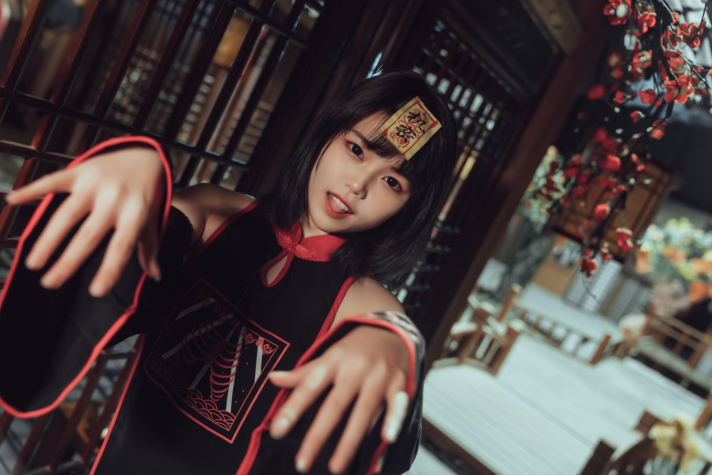 [Cosplay写真] 七月喵子 – 小僵尸 [22P] - 秀人网免费无水印在线套图写真