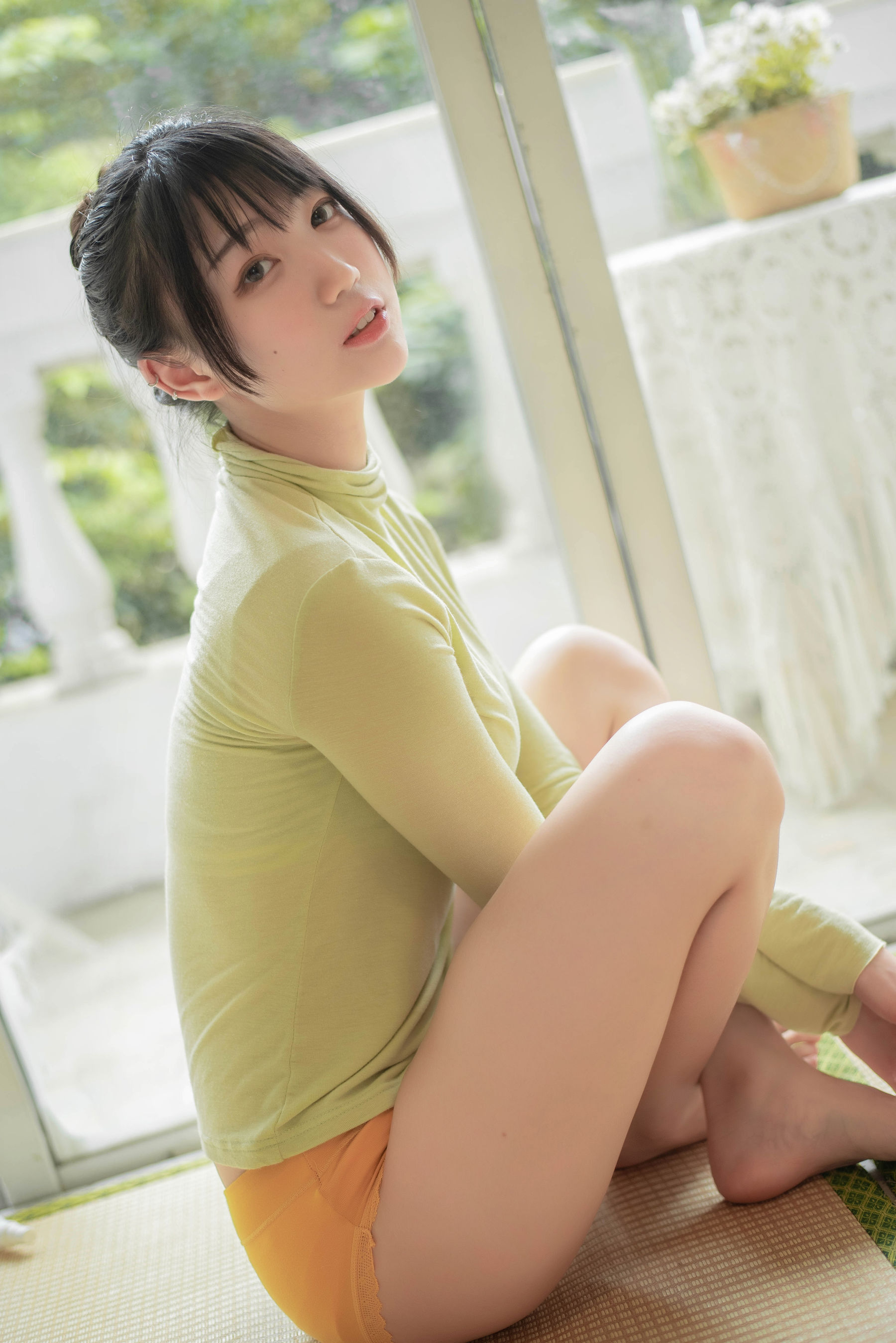 周叽是可爱兔兔 – 小清新居家服 [16P] - 秀人网免费无水印在线套图写真