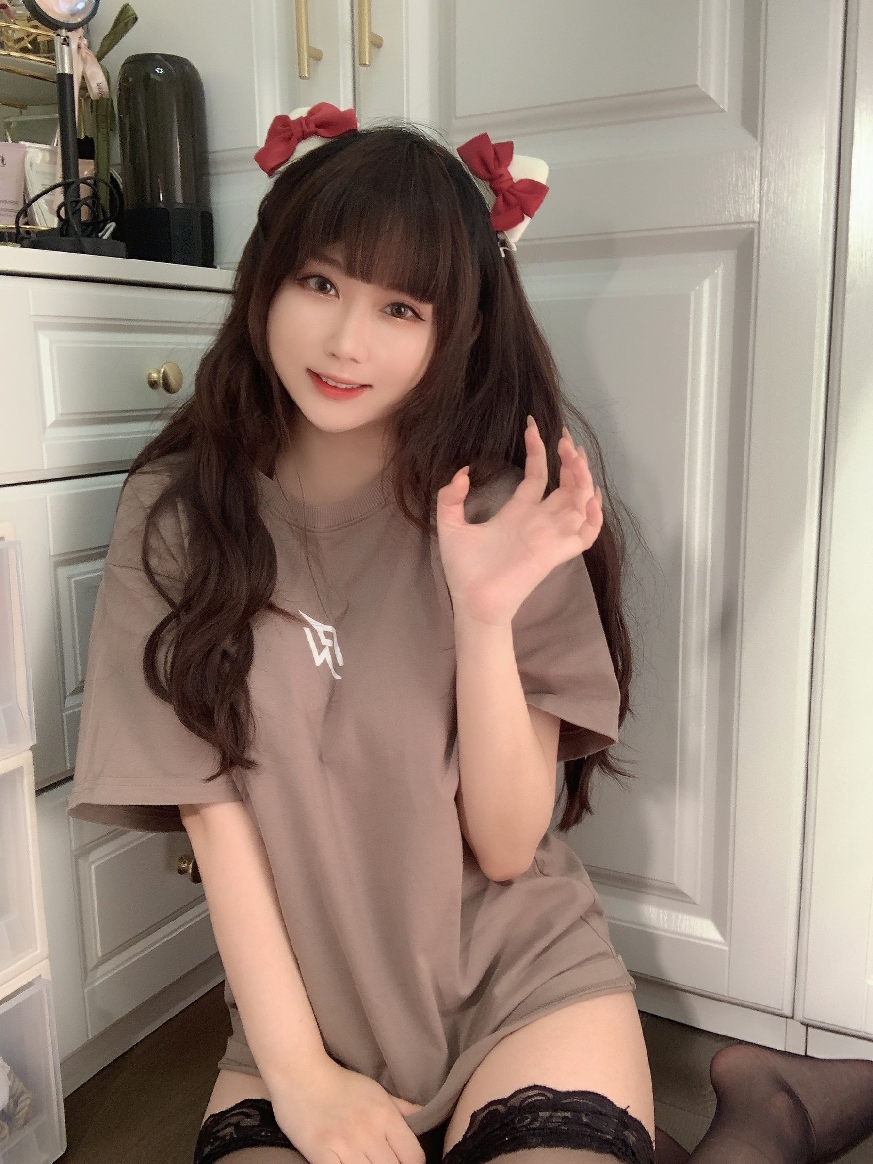 蜜桃少女是依酱呀 – T恤底下 [31P] - 秀人网免费无水印在线套图写真