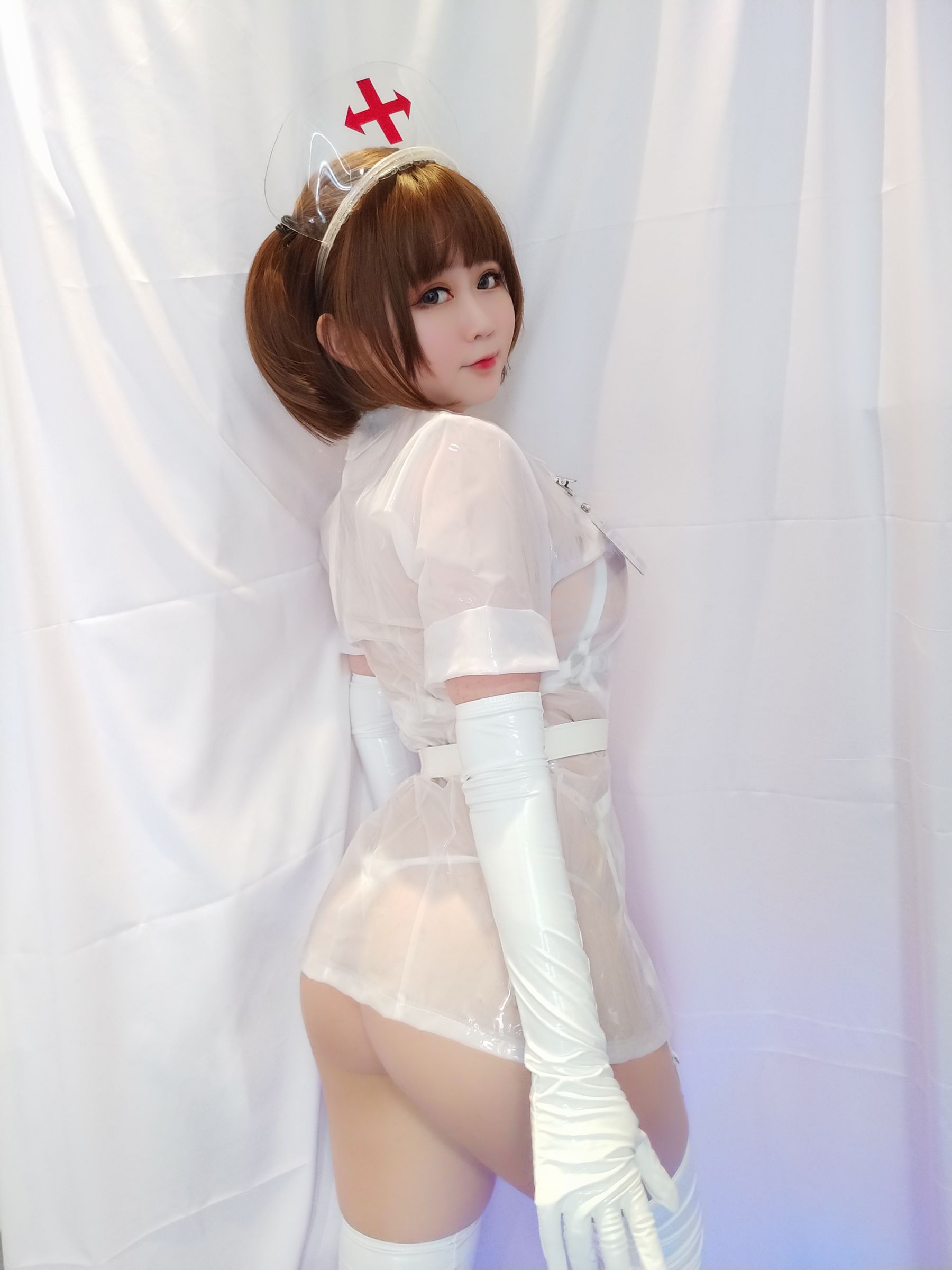 [Cosplay写真] 蜜桃少女是依酱呀 – 专属护士 [38P] - 秀人网免费无水印在线套图写真