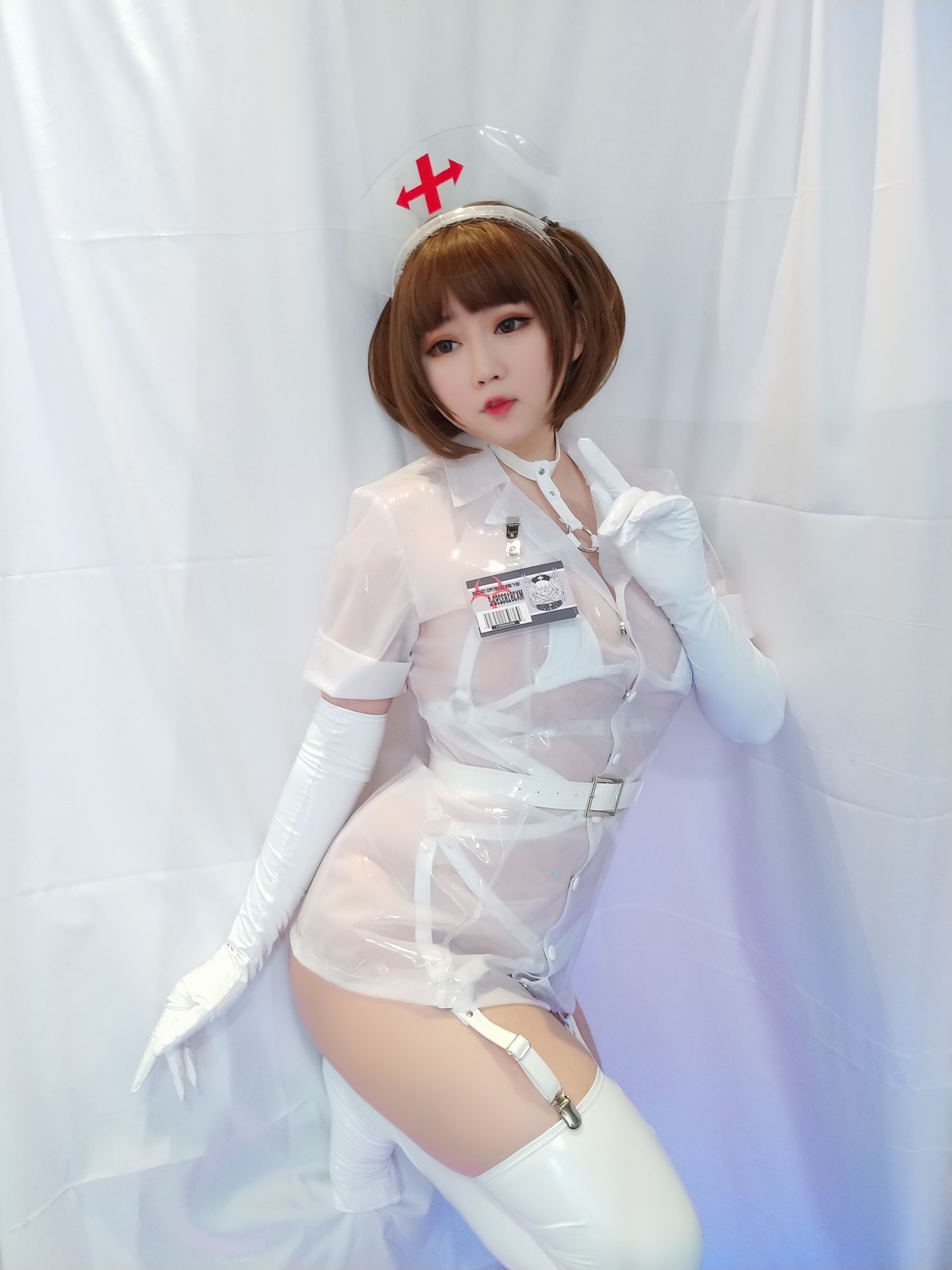 [Cosplay写真] 蜜桃少女是依酱呀 – 专属护士 [38P] - 秀人网免费无水印在线套图写真