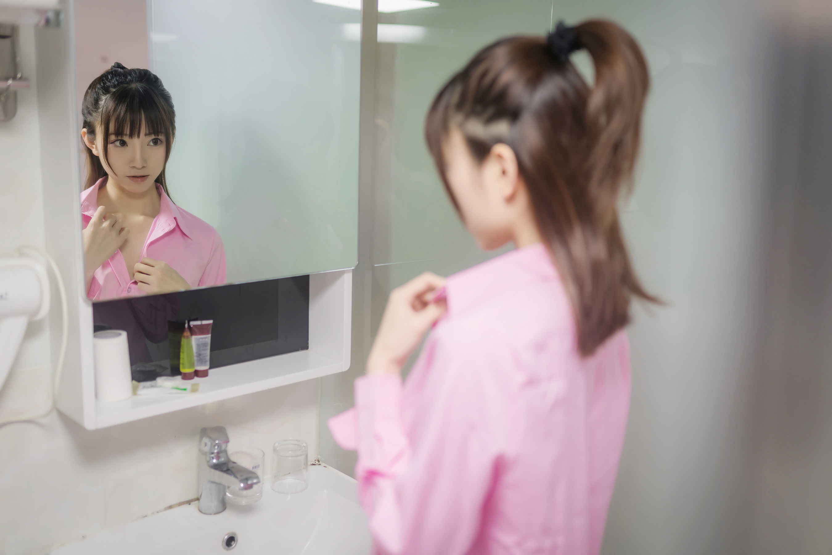 动漫博主Kitaro_绮太郎 – 粉色衬衫 [38P] - 秀人网免费无水印在线套图写真