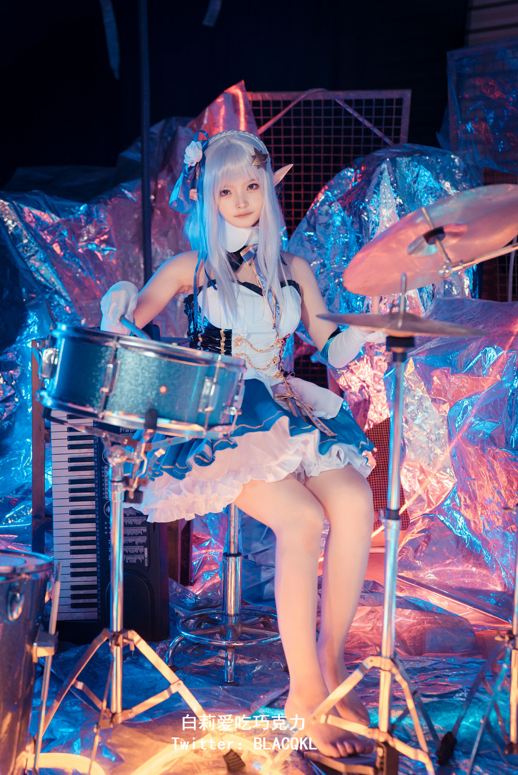 白莉爱吃巧克力 – 爱蜜莉雅 [22P] - 秀人网免费无水印在线套图写真