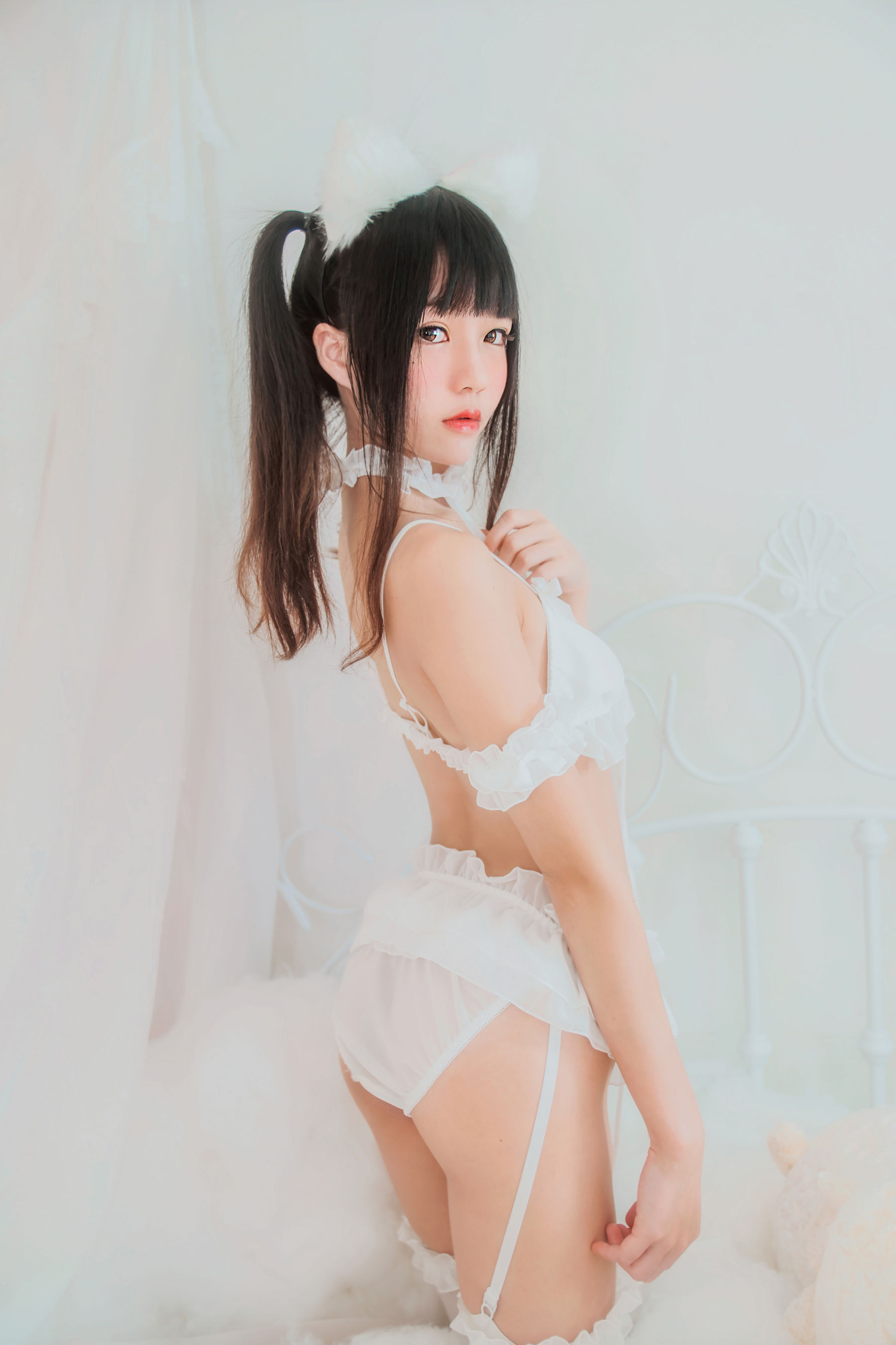 [萝莉COS] 桜桃喵《白猫》 [32P] - 秀人网免费无水印在线套图写真