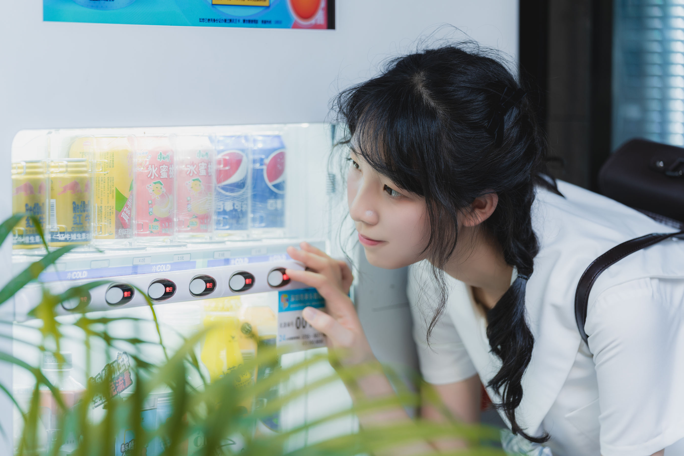 清纯妹子西瓜 制服 [18P] - 秀人网免费无水印在线套图写真