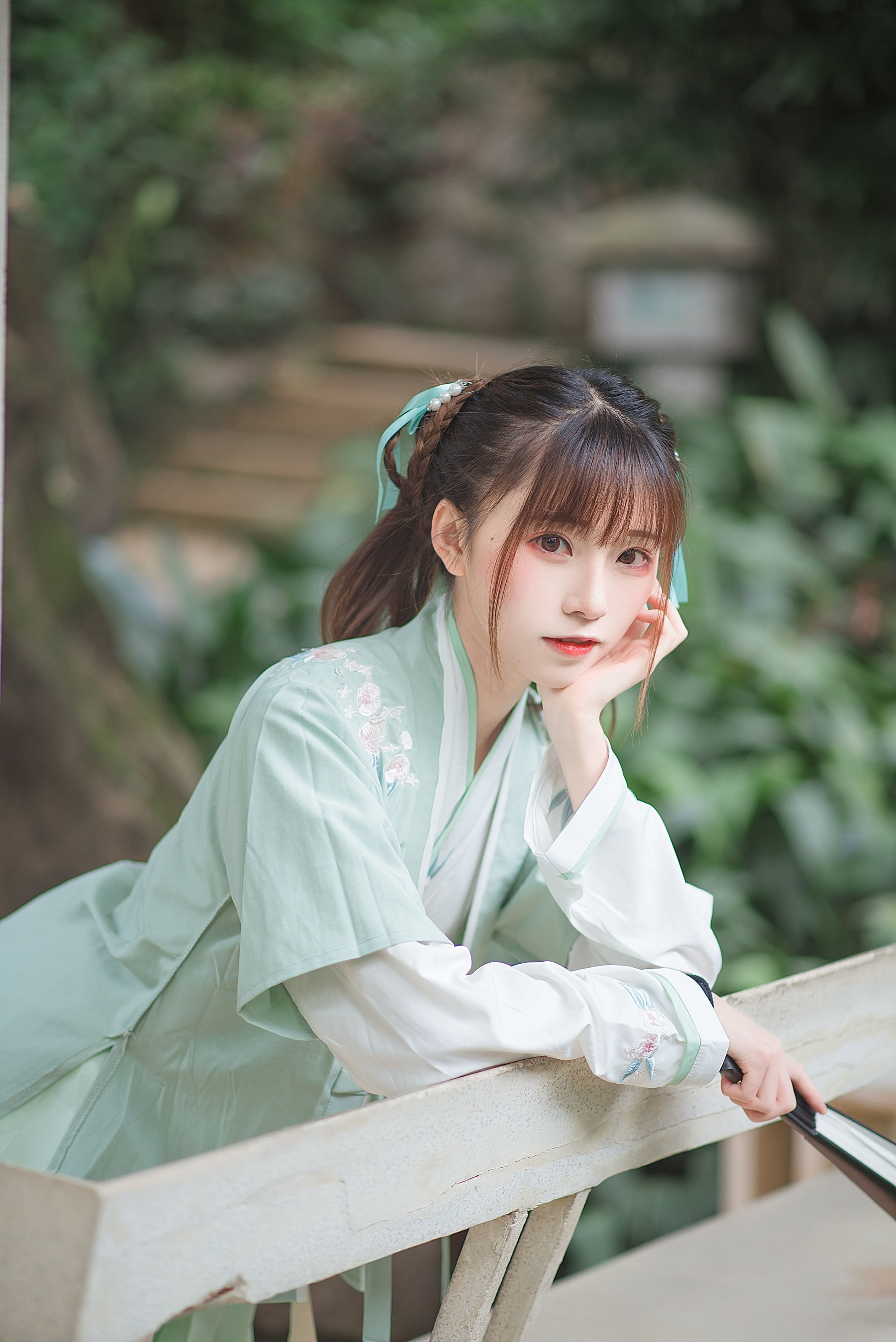 动漫博主Kitaro_绮太郎 娉娉袅袅十三余，豆蔻年华二月初 [19P] - 秀人网免费无水印在线套图写真