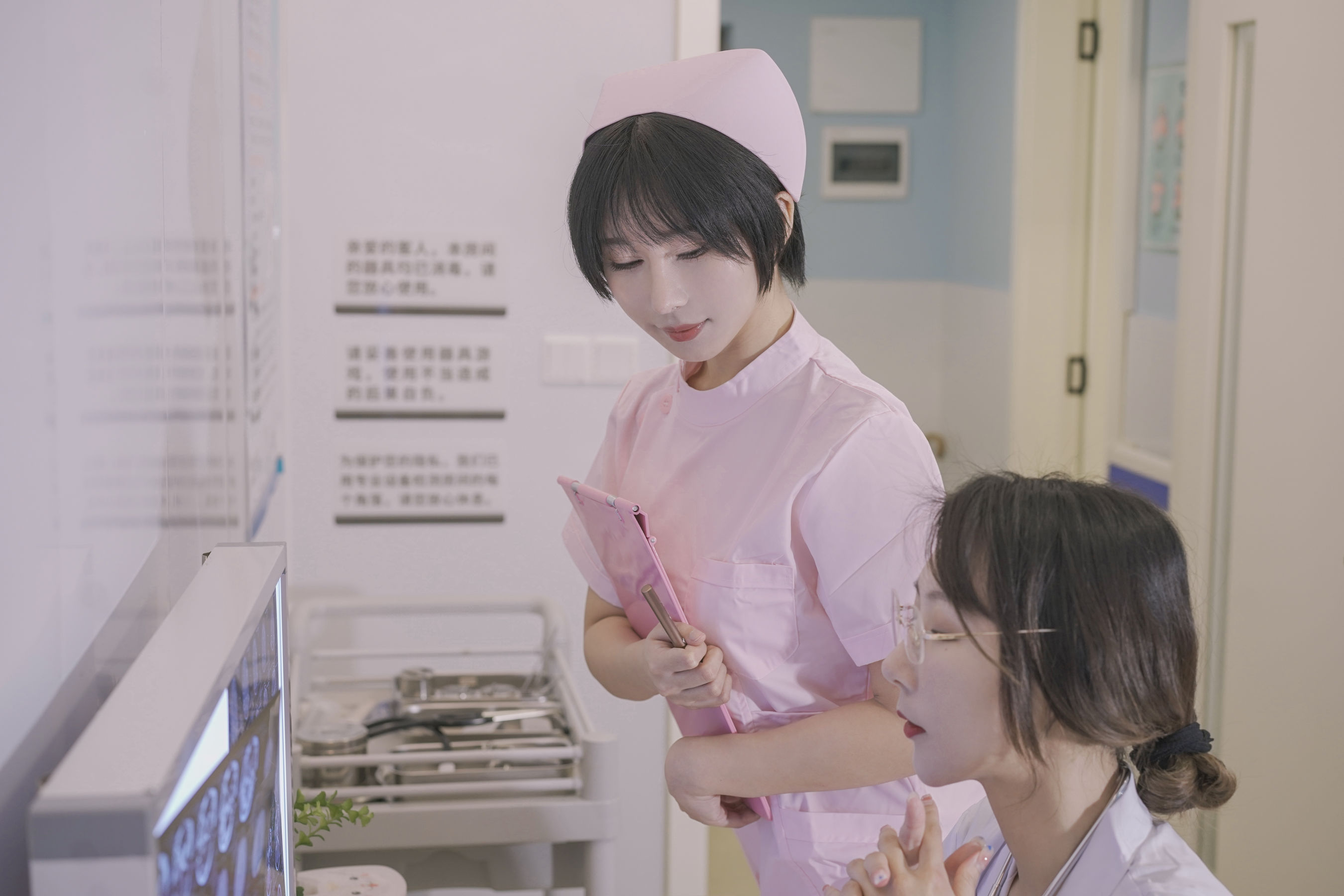 云溪溪&奶桃桃 N47医护 [80P] - 秀人网免费无水印在线套图写真