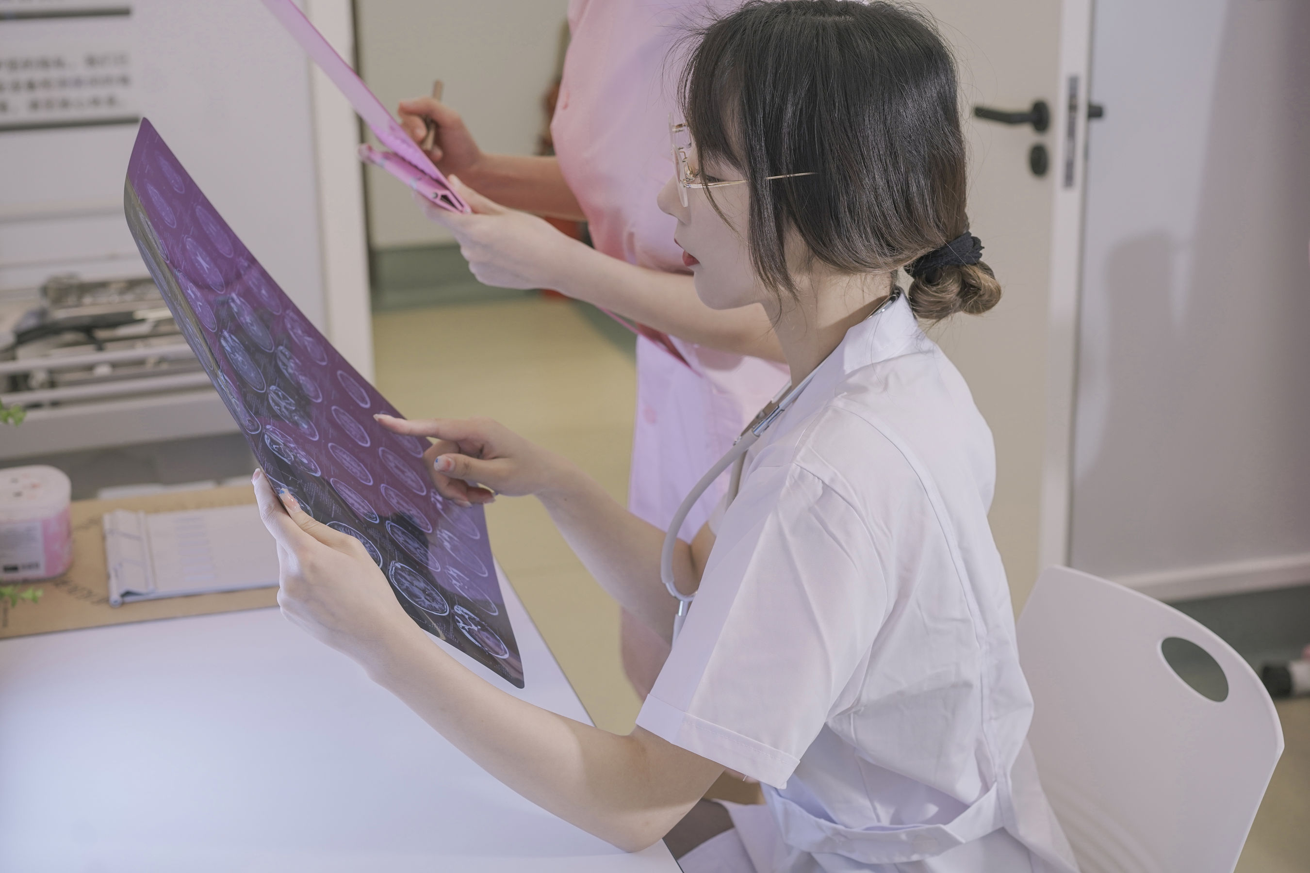 云溪溪&奶桃桃 N47医护 [80P] - 秀人网免费无水印在线套图写真