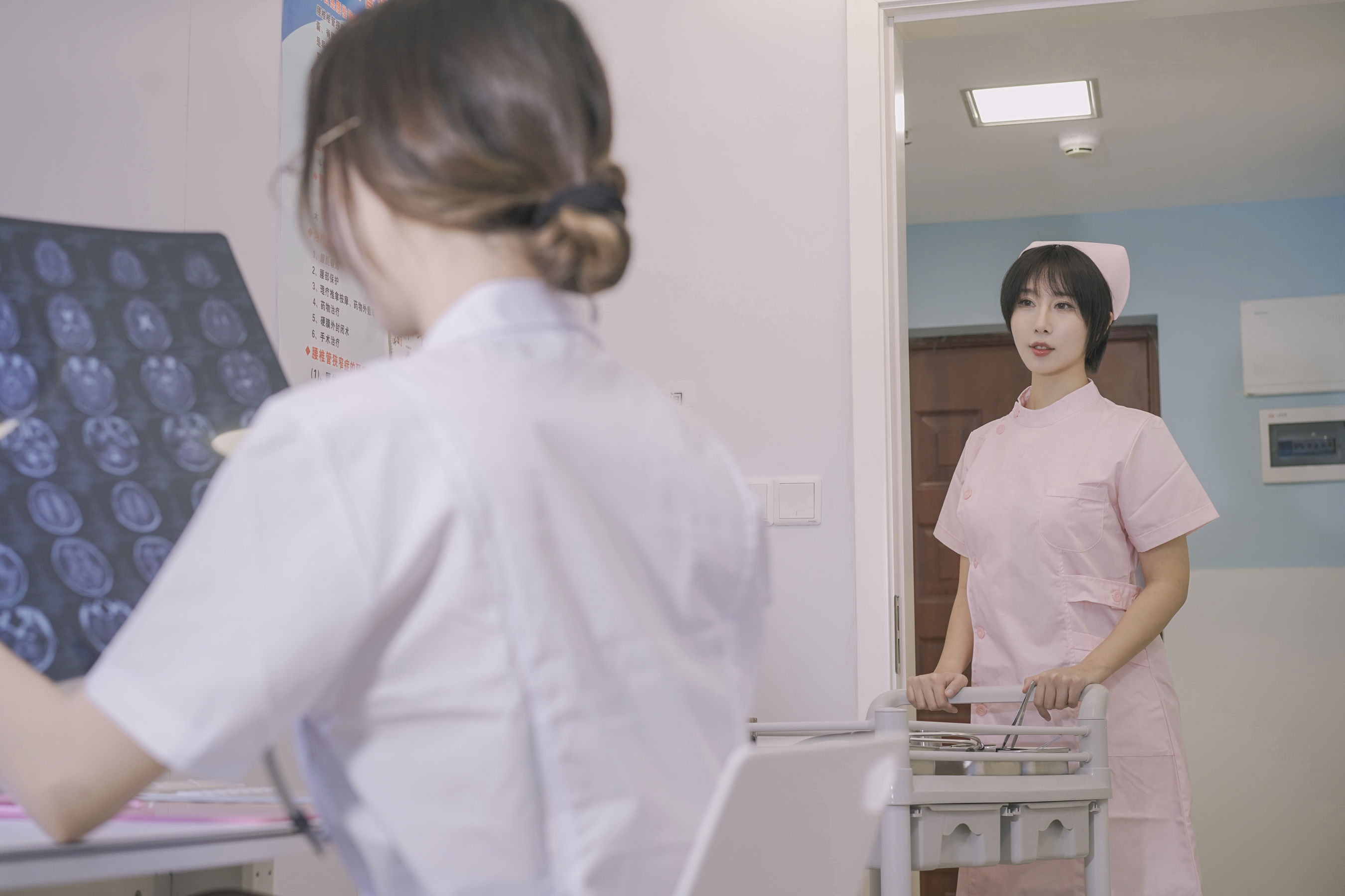 云溪溪&奶桃桃 N47医护 [80P] - 秀人网免费无水印在线套图写真