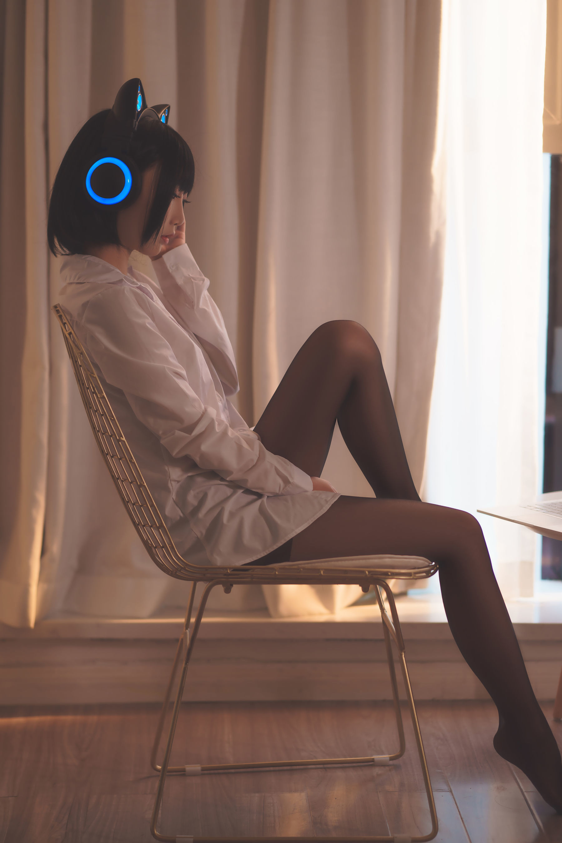 [萝莉COS] 面饼仙儿 – 猫耳耳机 [17P] - 秀人网免费无水印在线套图写真