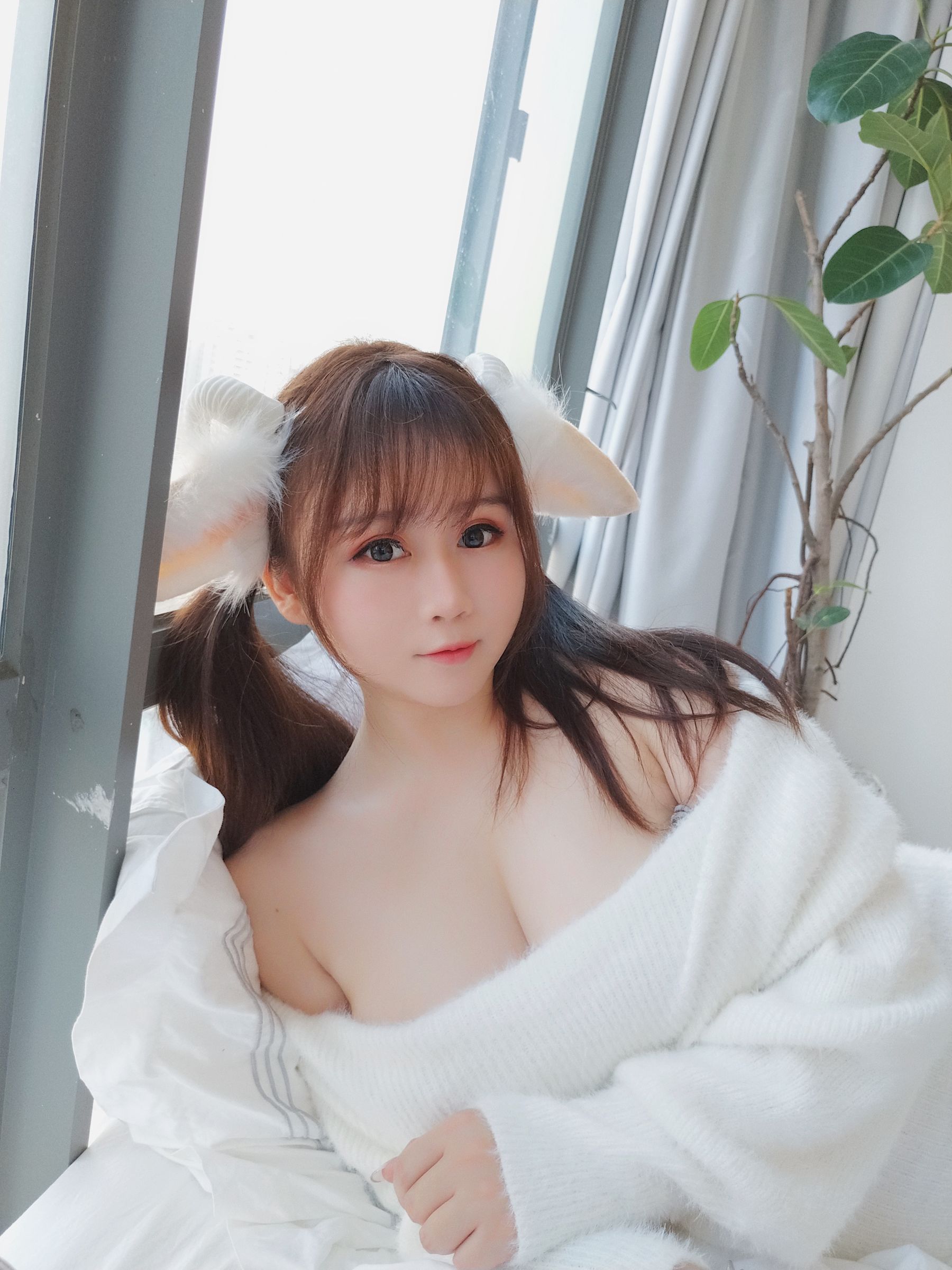 蜜桃少女是依酱呀 羊咩咩 [32P] - 秀人网免费无水印在线套图写真