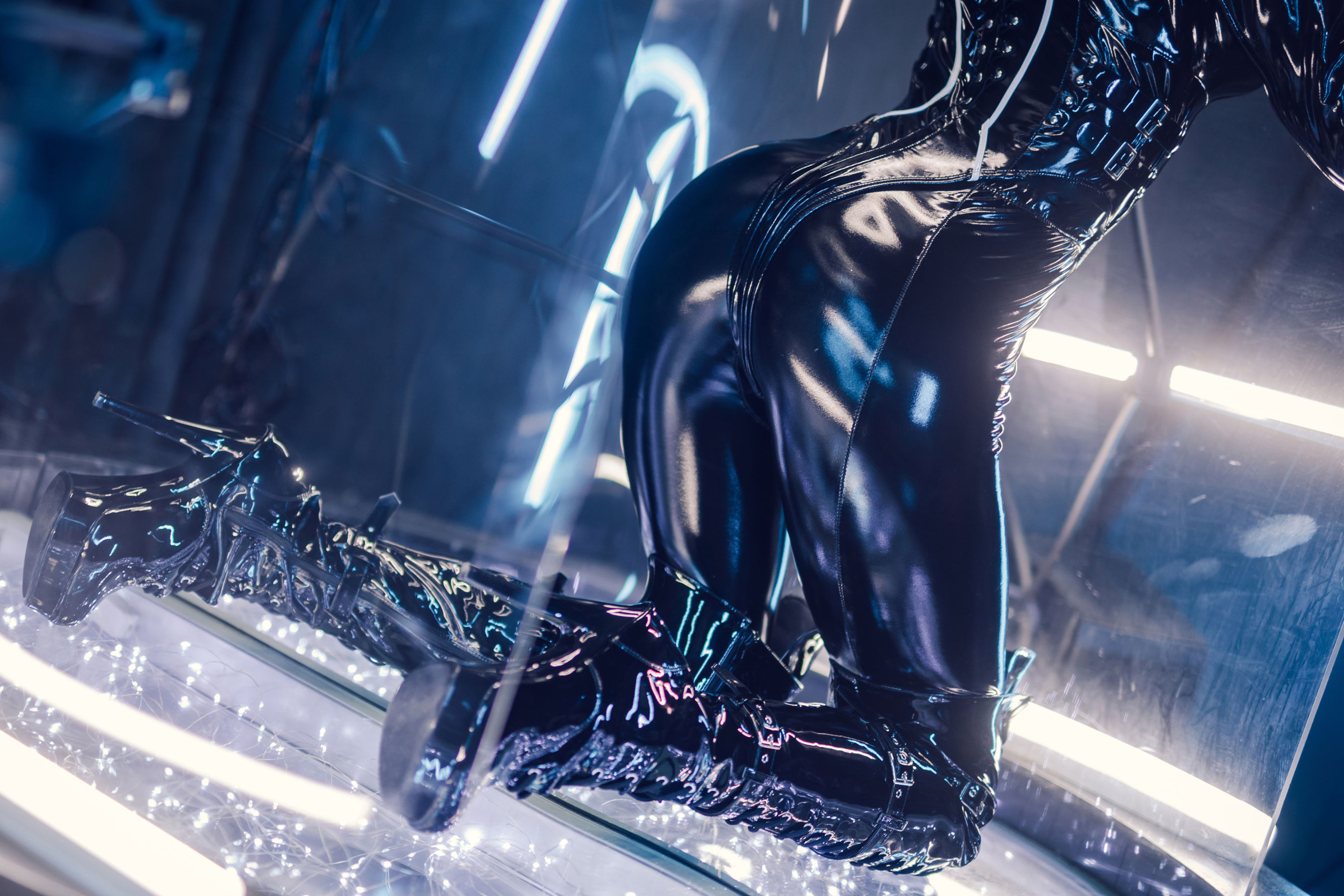 izumi泉桃子福利 – 帝国通讯官 [30P] - 秀人网免费无水印在线套图写真