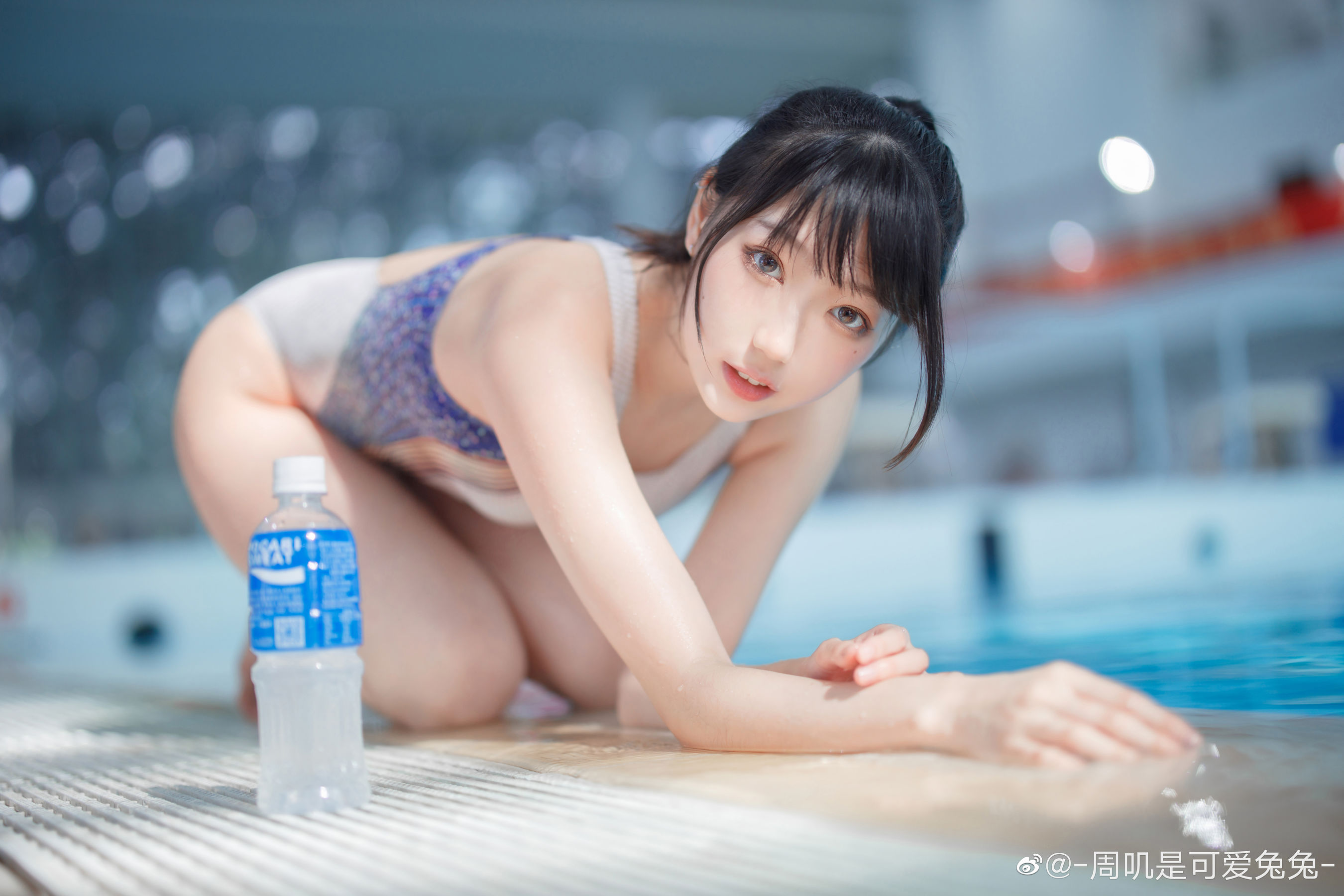 周叽是可爱兔兔 – 泳装 [24P] - 秀人网免费无水印在线套图写真