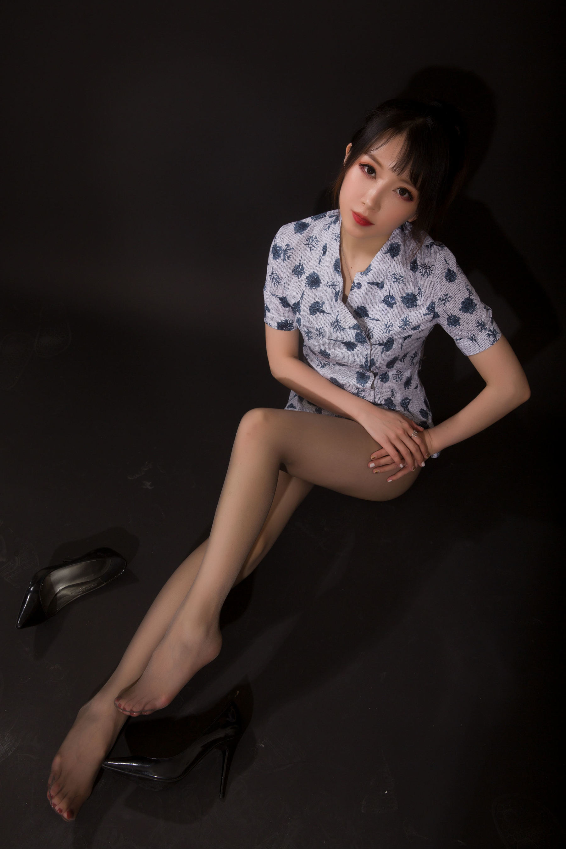 斗鱼主播小女巫露娜 – 东航棚拍 [21P] - 秀人网免费无水印在线套图写真