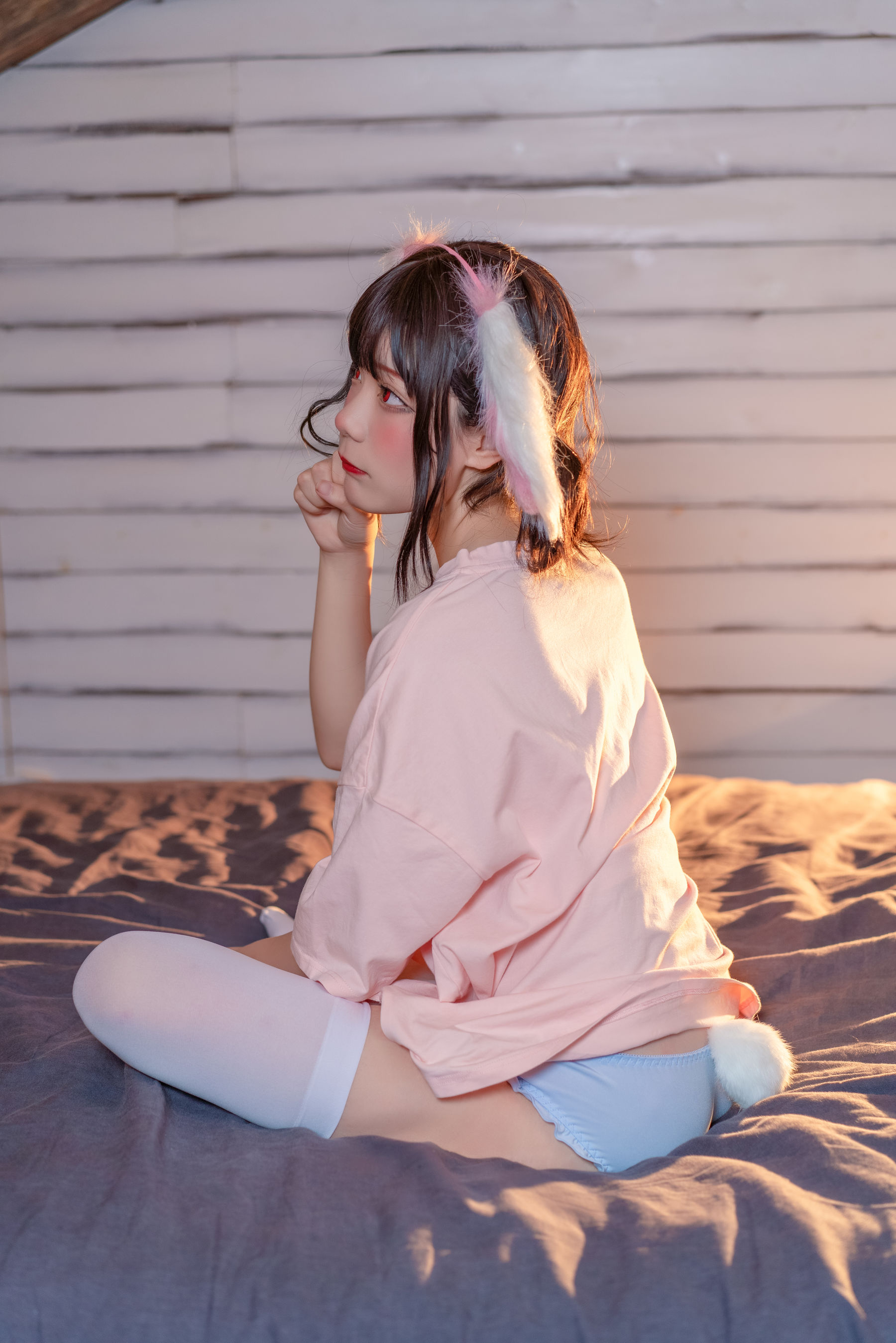 动漫博主王胖胖u 粉兔儿 [26P] - 秀人网免费无水印在线套图写真