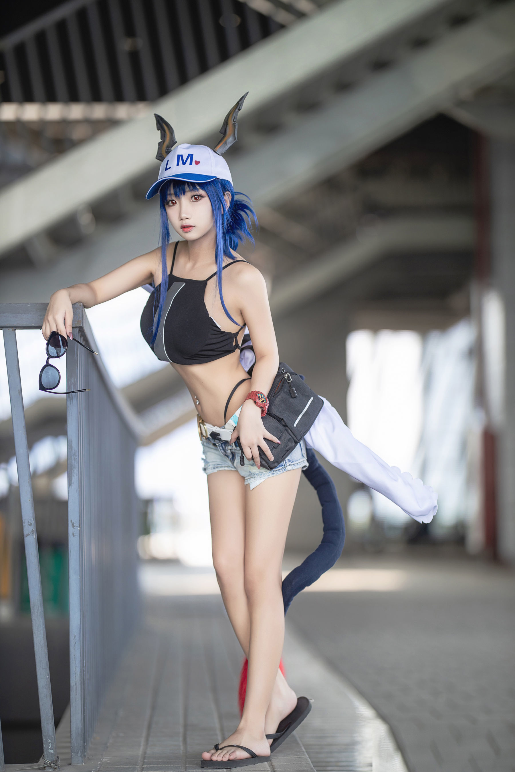 白嫩美少女鬼畜瑶 女游客c [13P] - 秀人网免费无水印在线套图写真