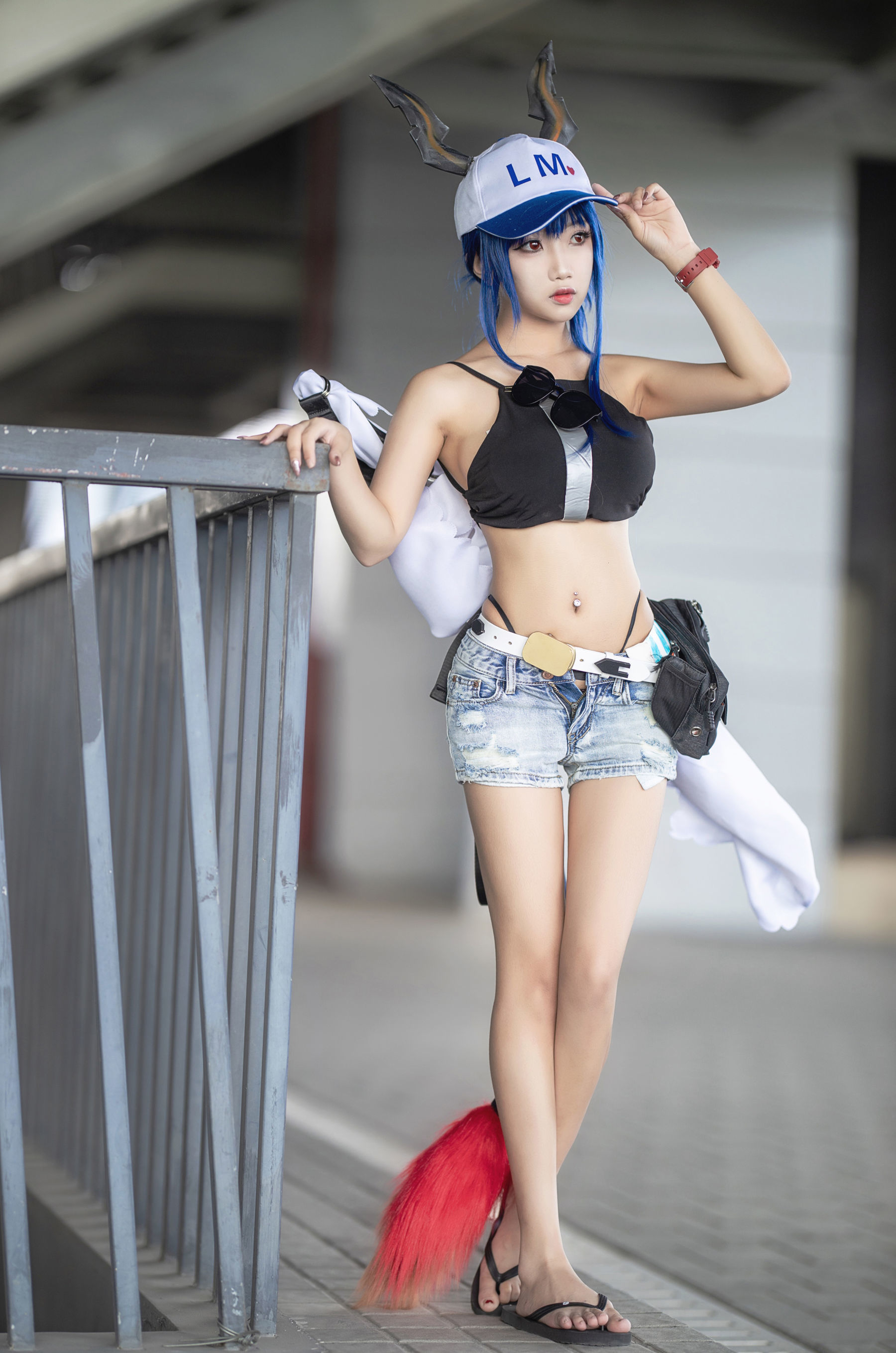 白嫩美少女鬼畜瑶 女游客c [13P] - 秀人网免费无水印在线套图写真