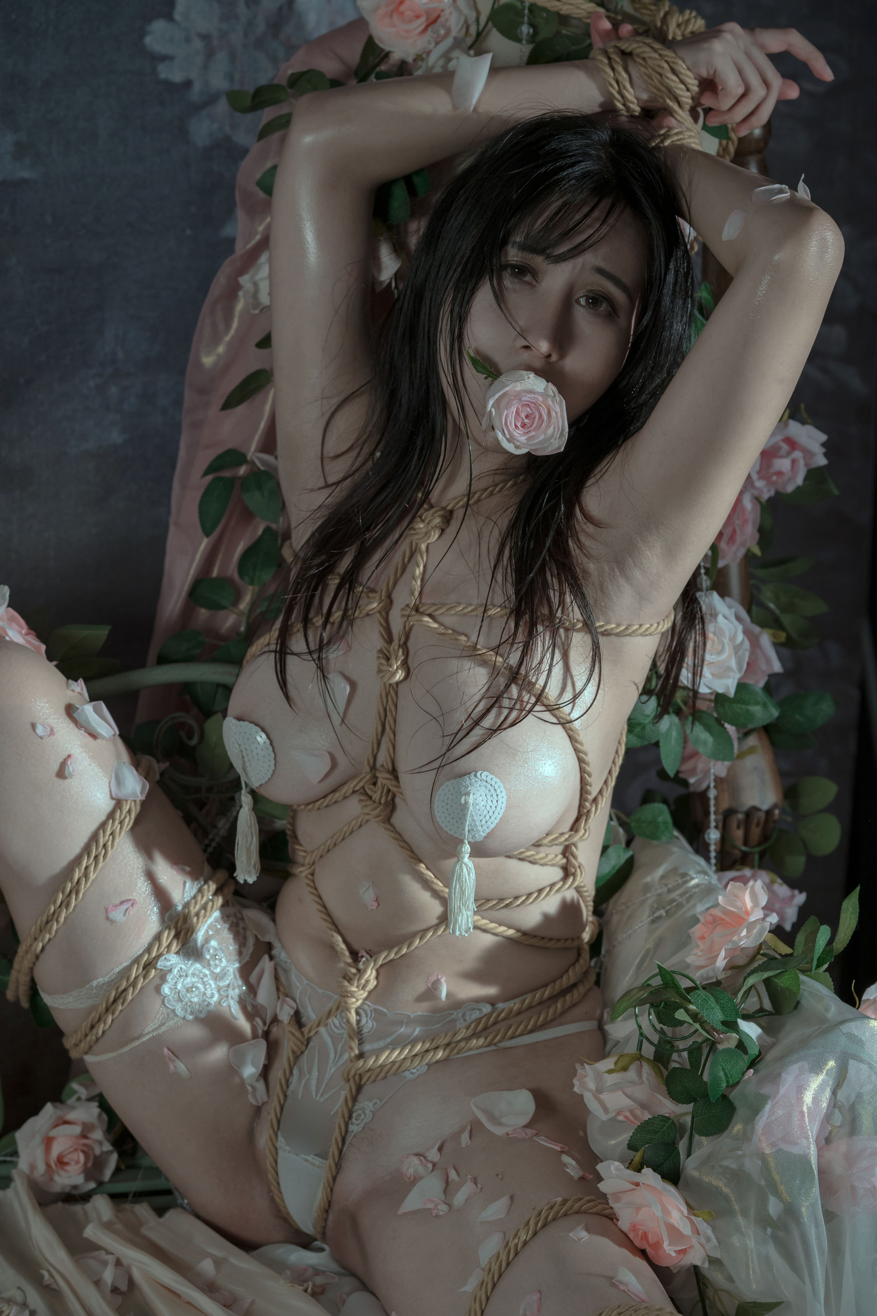 云溪溪 – 奶桃 玫瑰绳艺 [50P] - 秀人网免费无水印在线套图写真