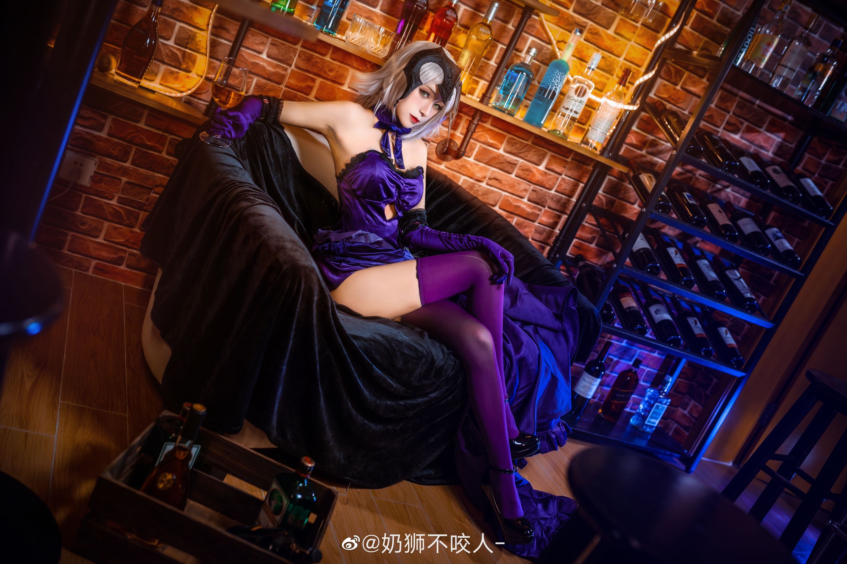 [Cosplay写真] 奶狮不咬人 – 黑贞德 [10P] - 秀人网免费无水印在线套图写真