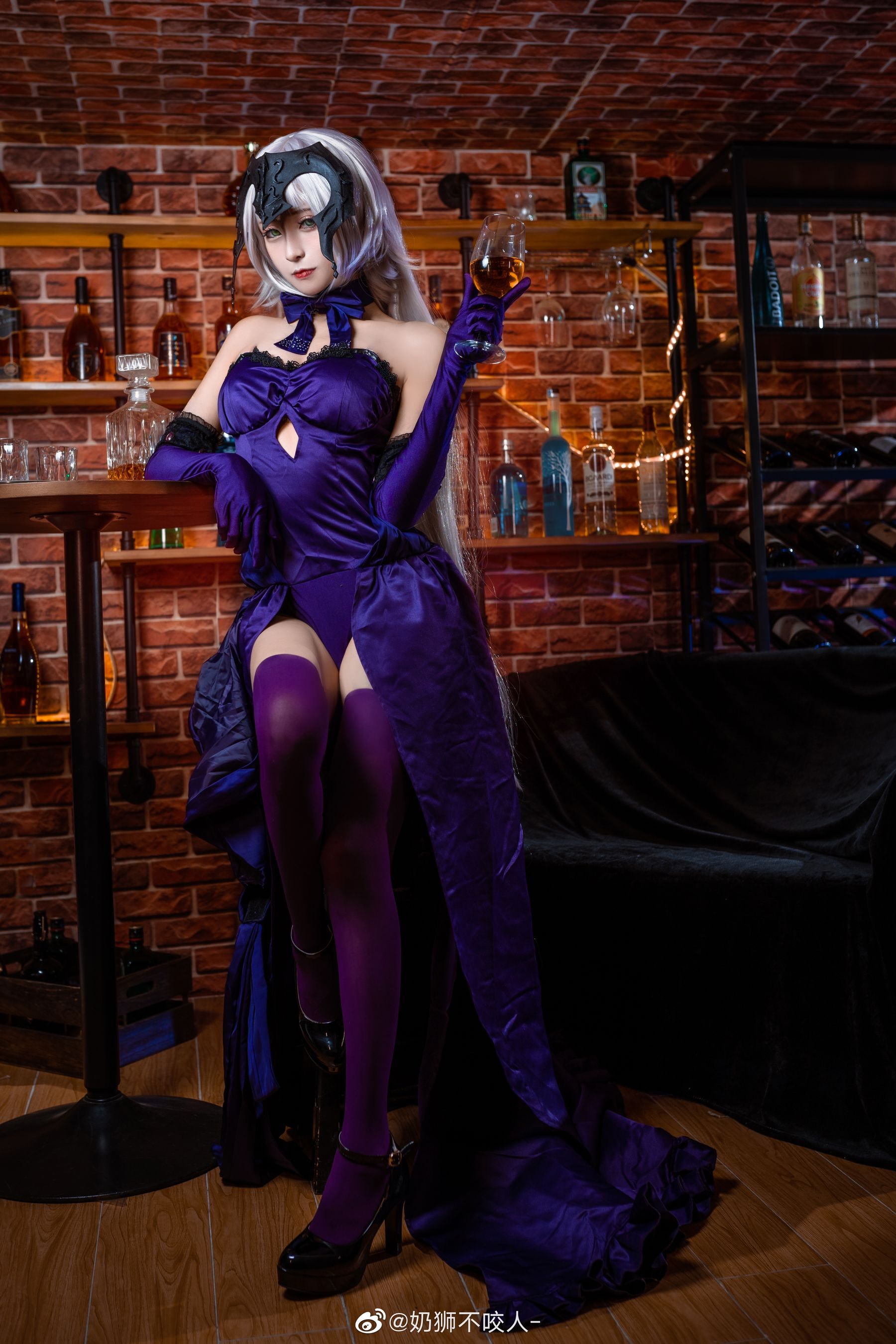 [Cosplay写真] 奶狮不咬人 – 黑贞德 [10P] - 秀人网免费无水印在线套图写真